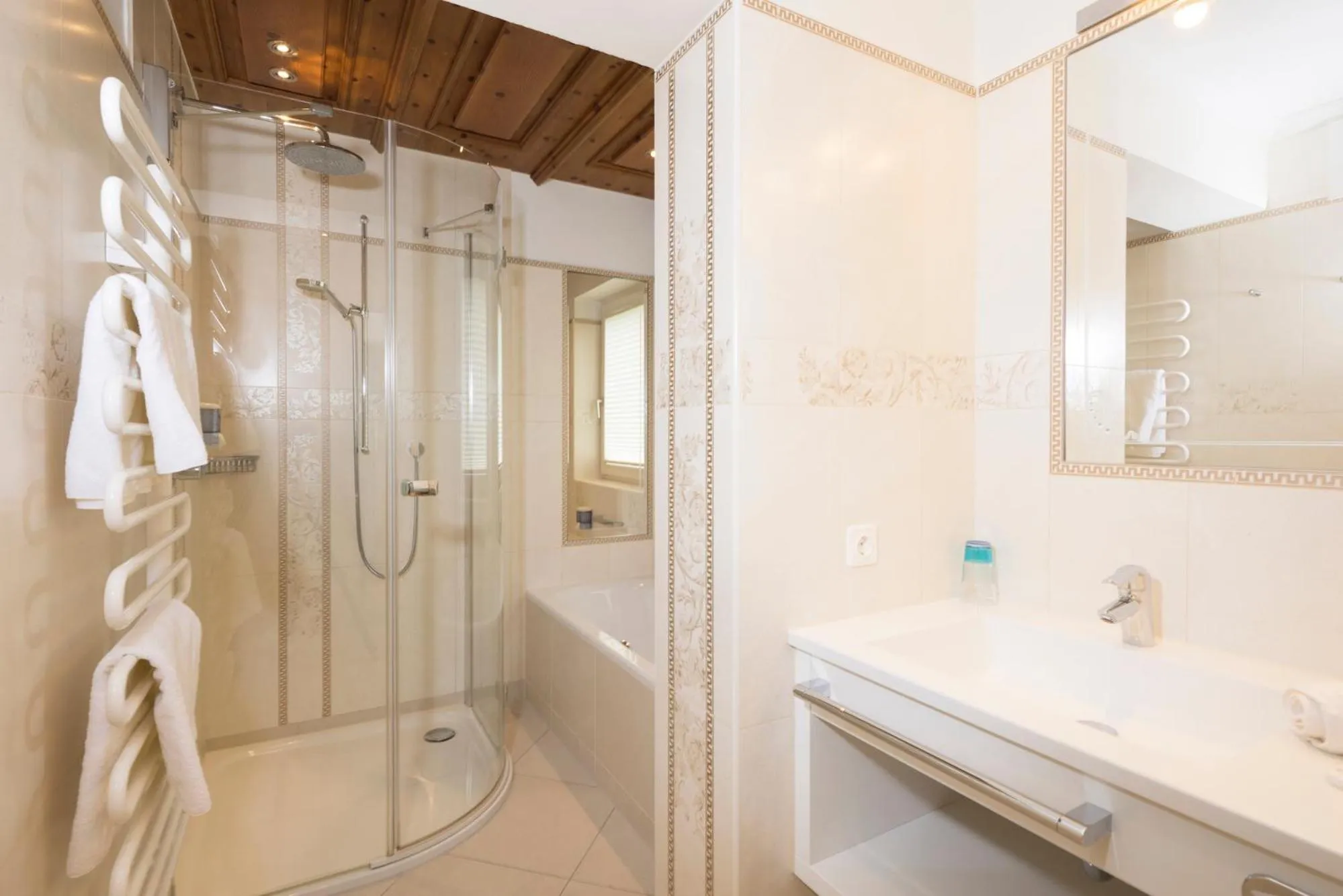 Shower in Hotel Silberberger - Wildschönau