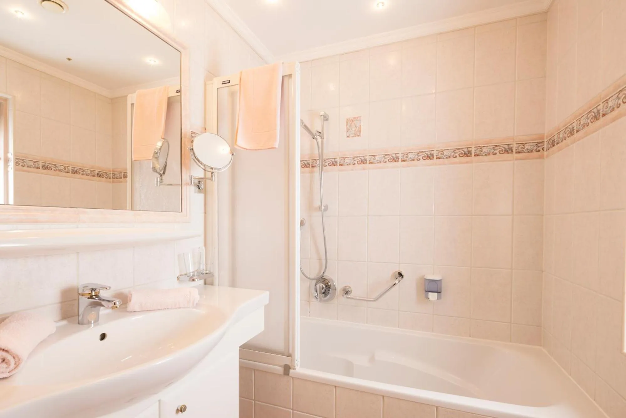 Shower in Hotel Silberberger - Wildschönau