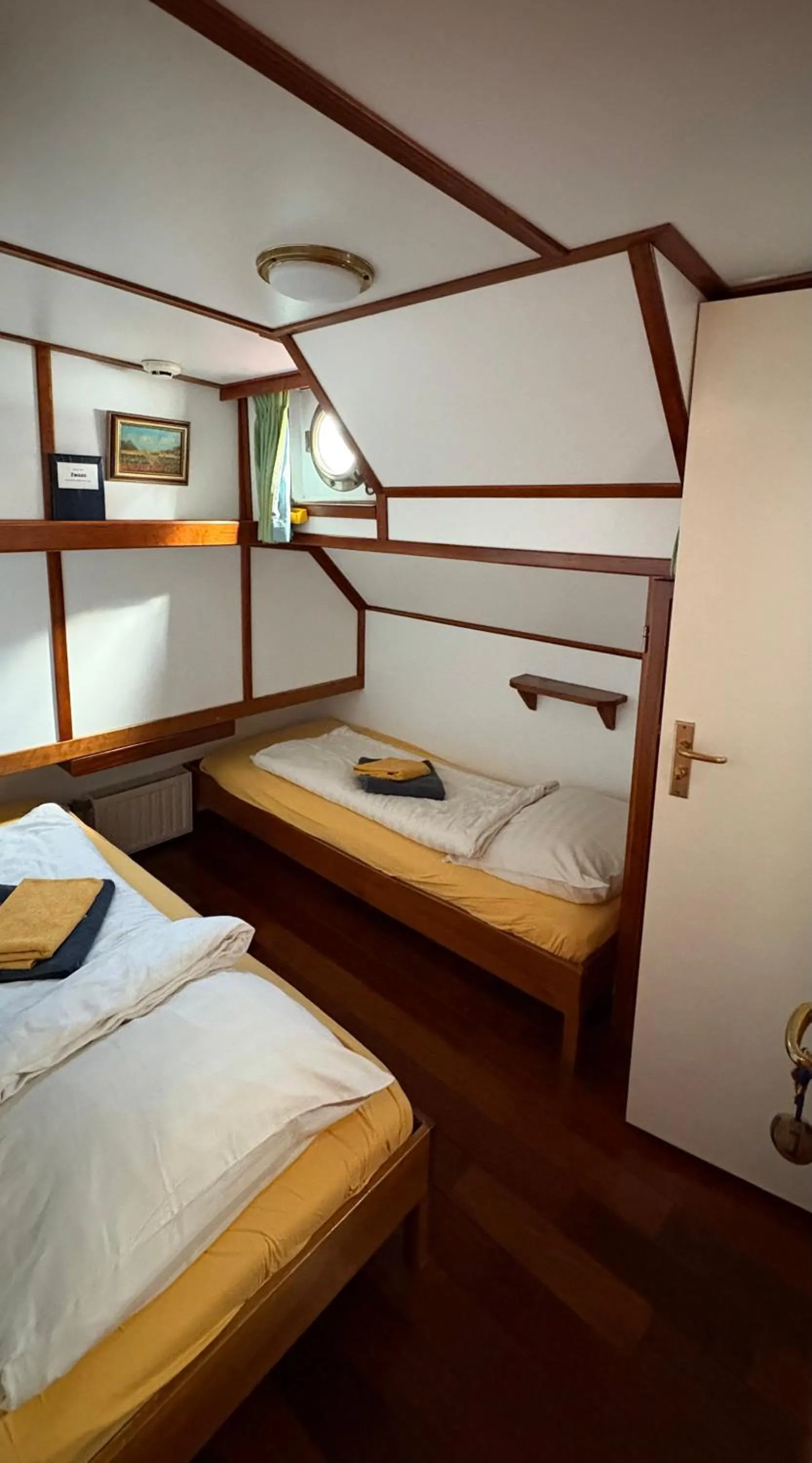 Hotelboot Zwaan