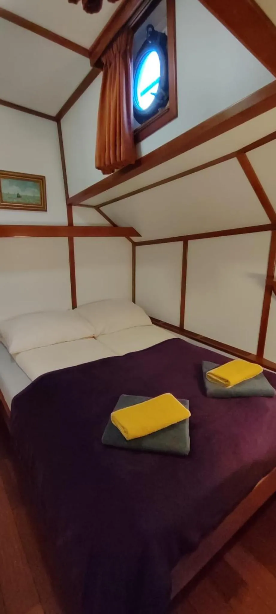 Hotelboot Zwaan