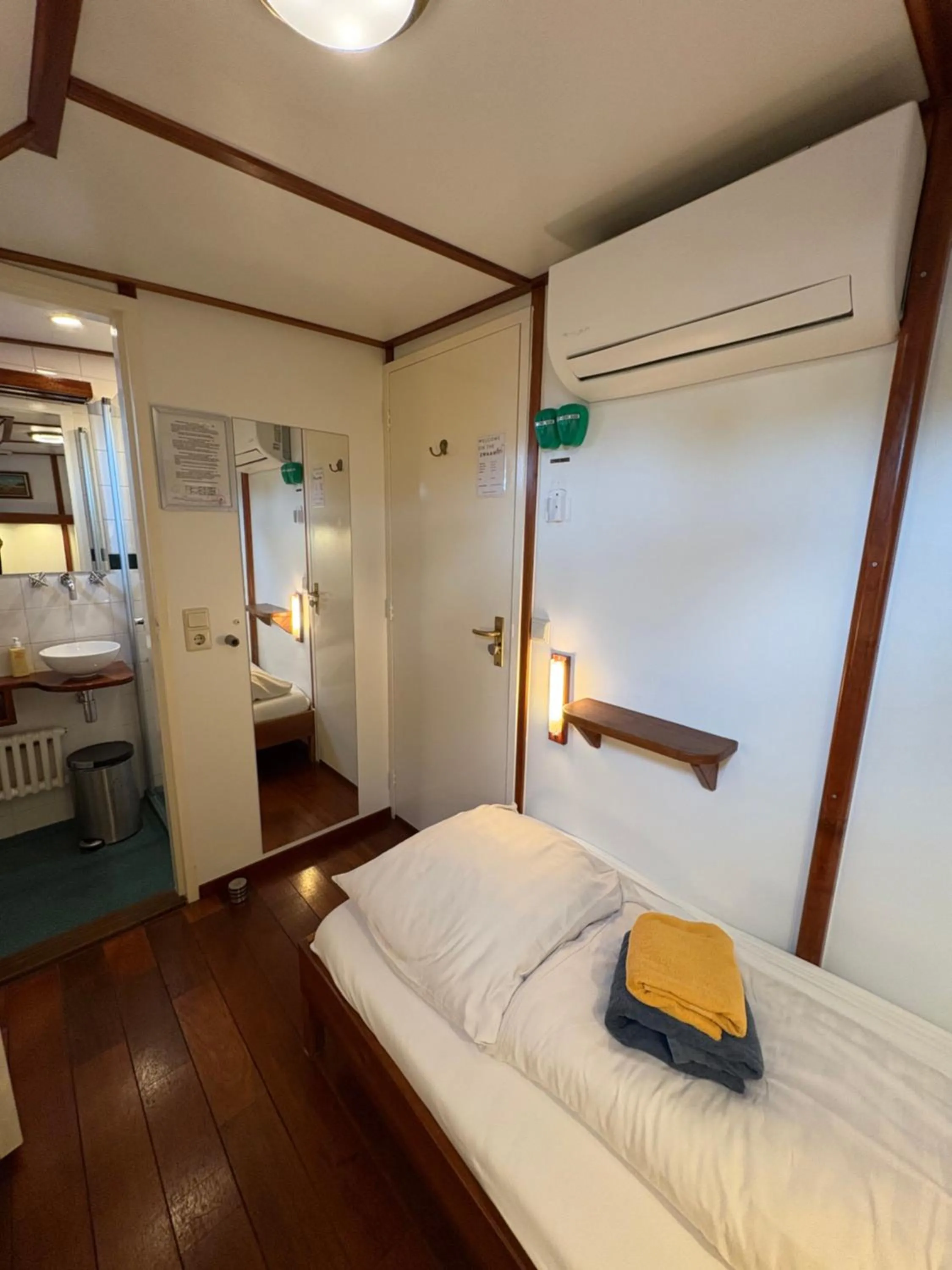 Hotelboot Zwaan