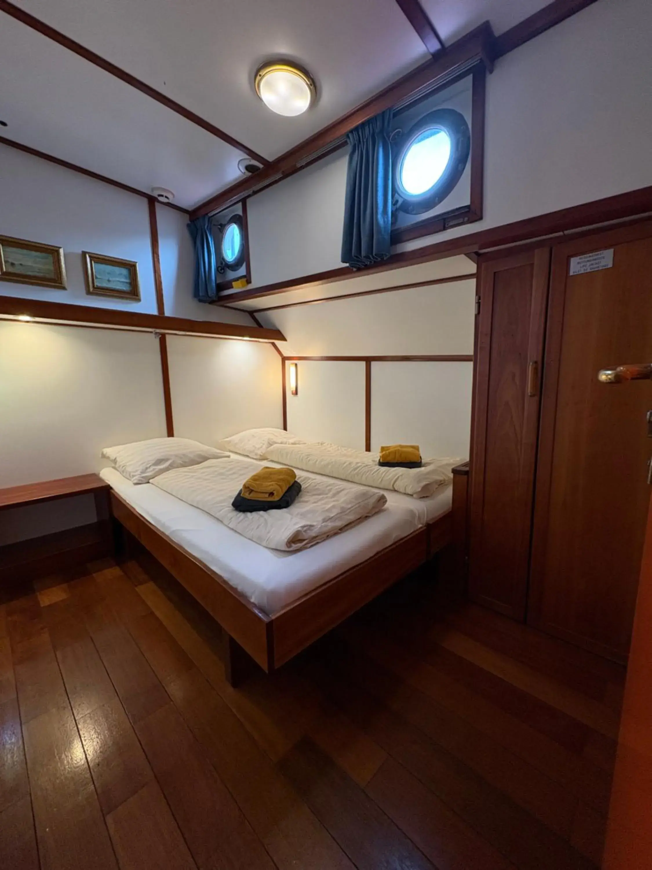 Hotelboot Zwaan Hotelboot Zwaan