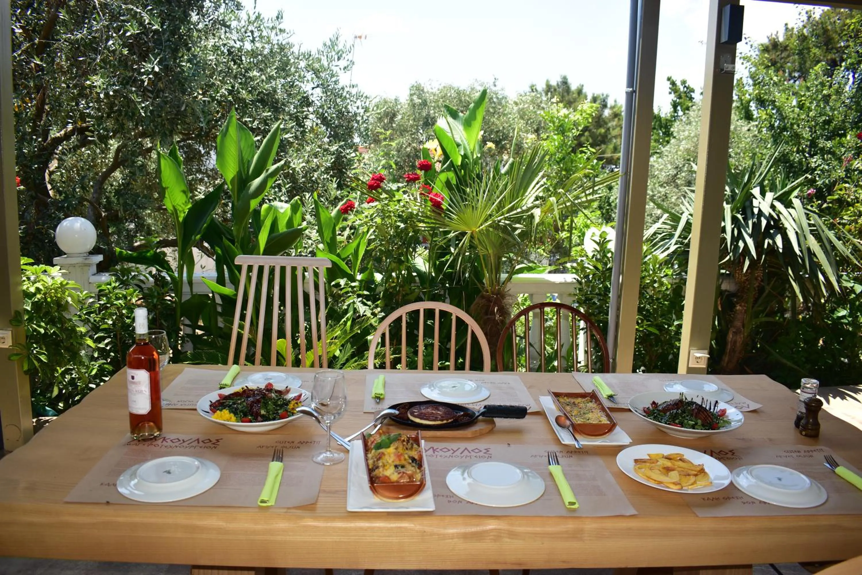 Lunch in Hotel Potos