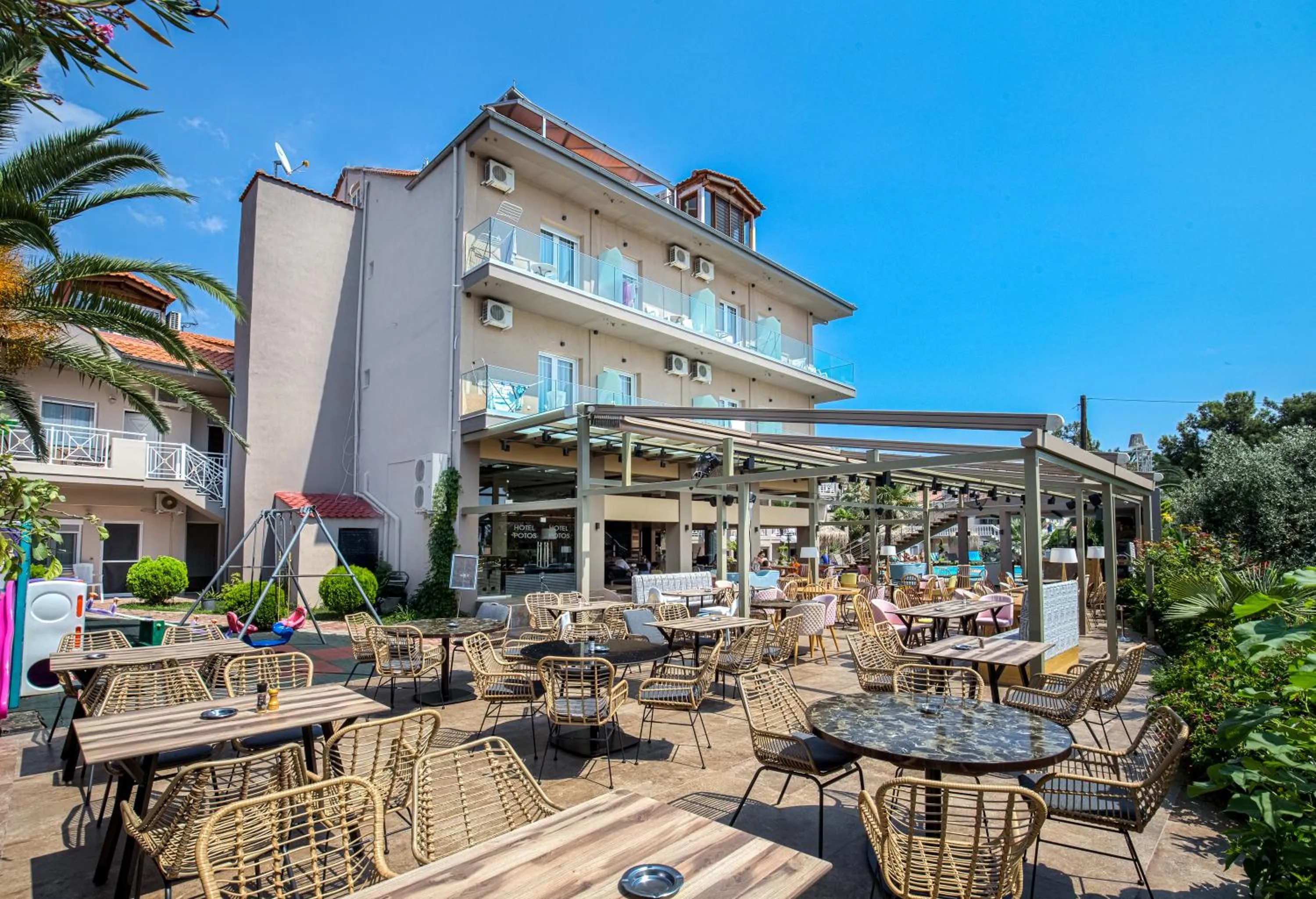 Restaurant/places to eat in Hotel Potos