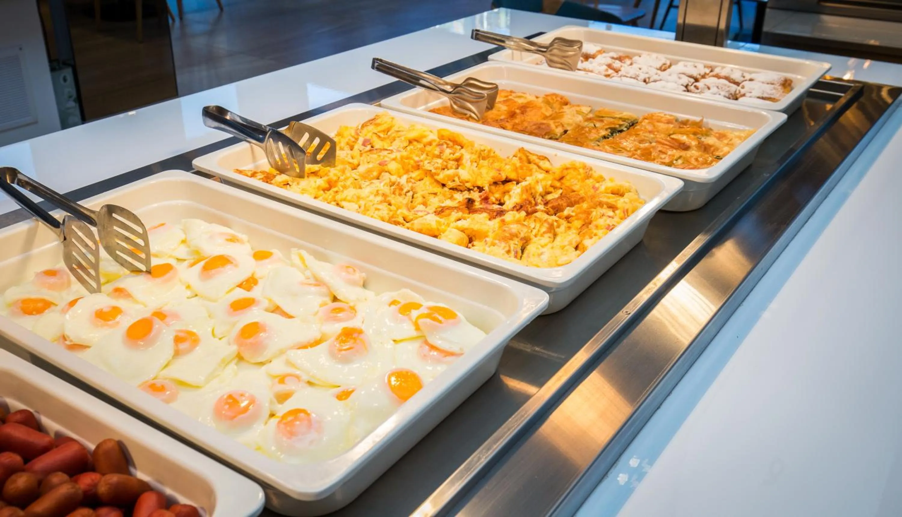 Buffet breakfast in Hotel Potos