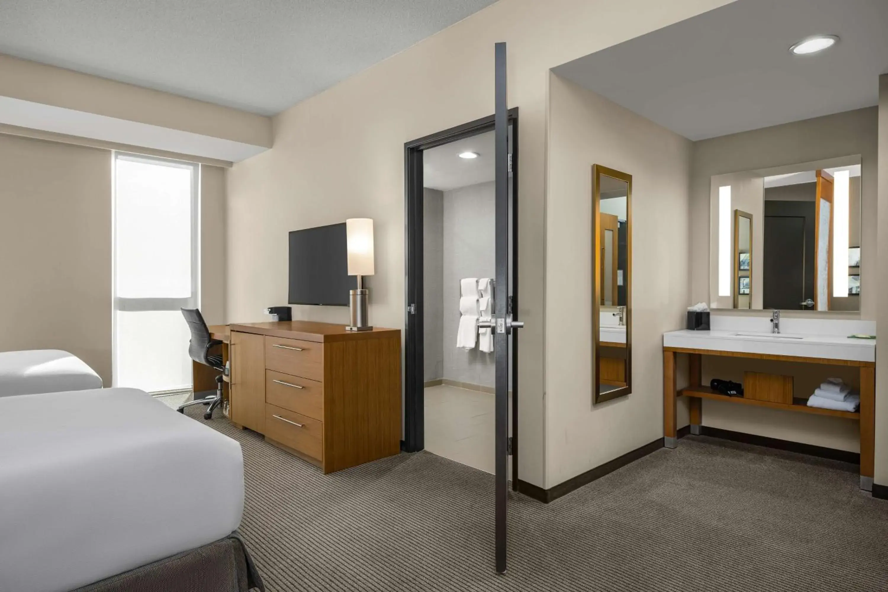 Bedroom, Bed in Hyatt Place Iowa City Downtown Bedroom, Bed in Hyatt Place Iowa City Downtown