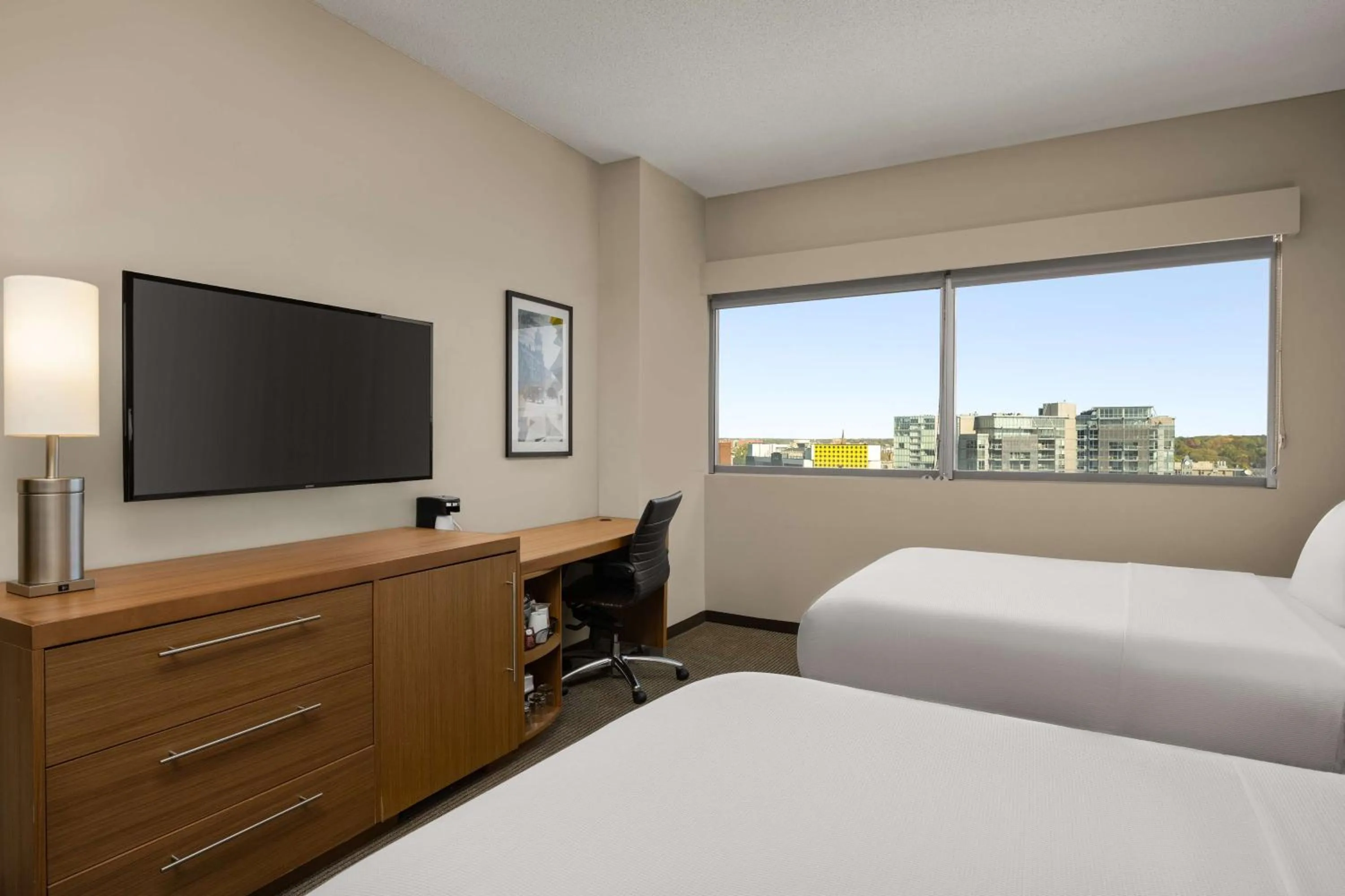 Bedroom, Bed in Hyatt Place Iowa City Downtown