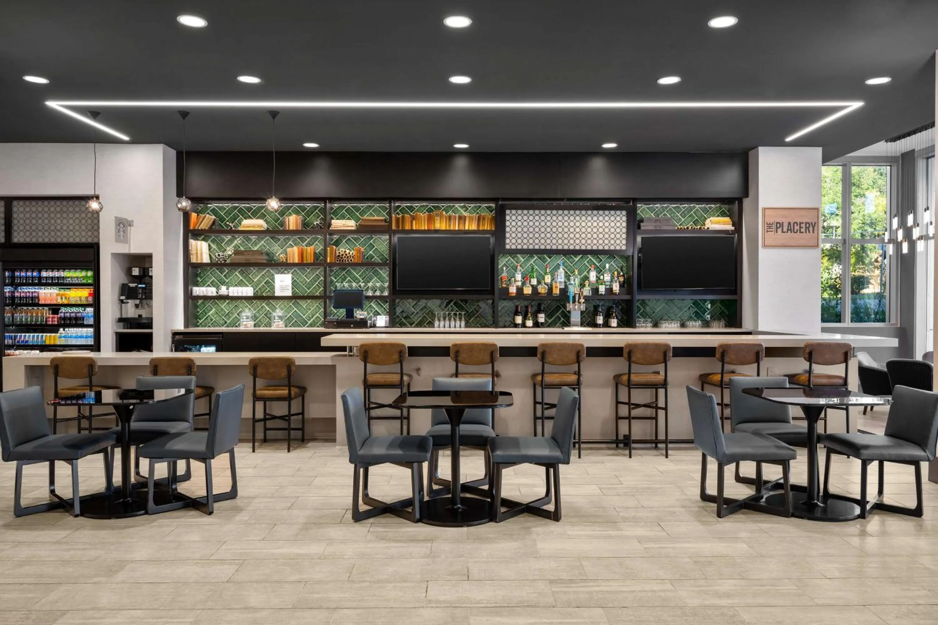 Lounge or bar in Hyatt Place Iowa City Downtown