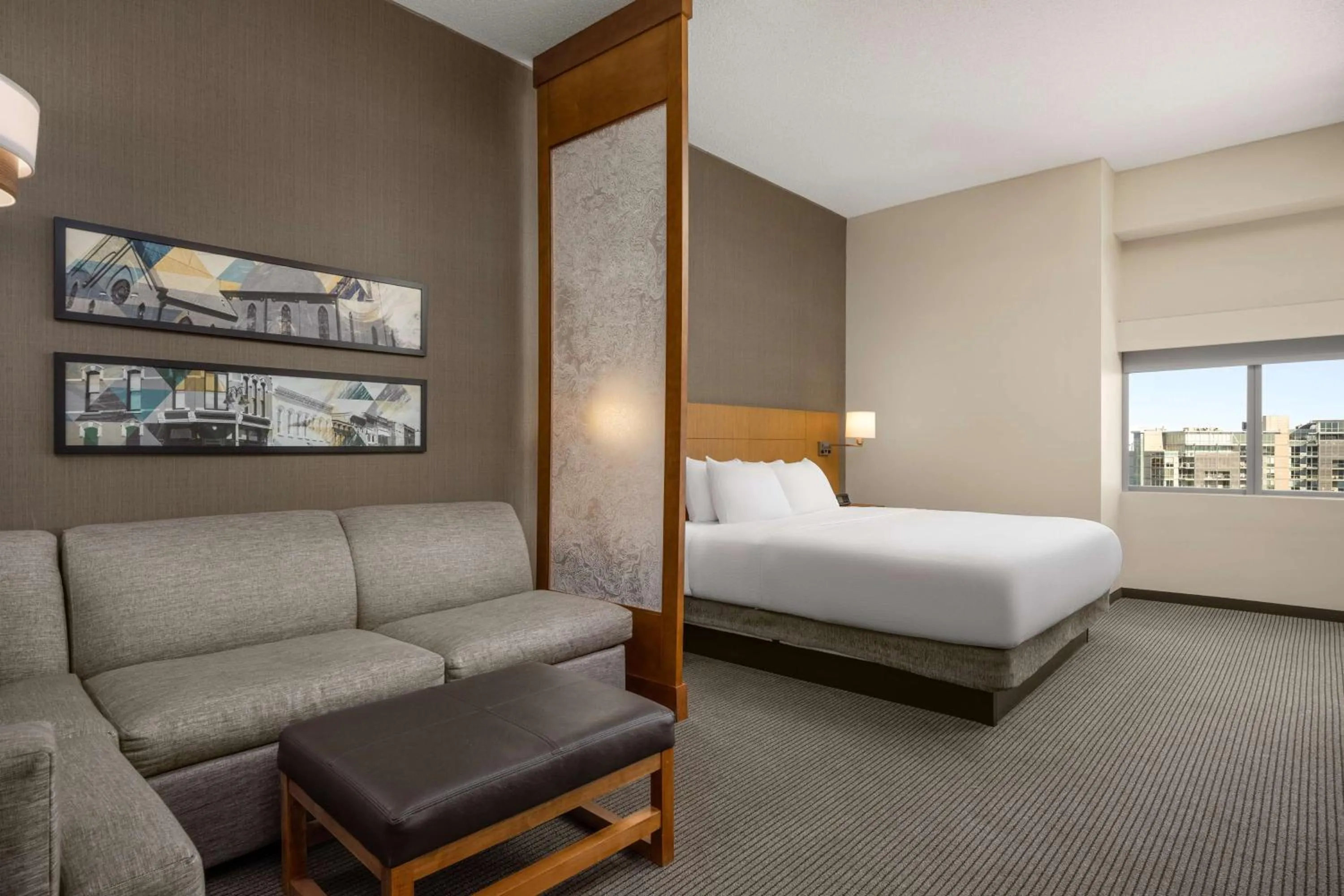 Bedroom, Bed in Hyatt Place Iowa City Downtown