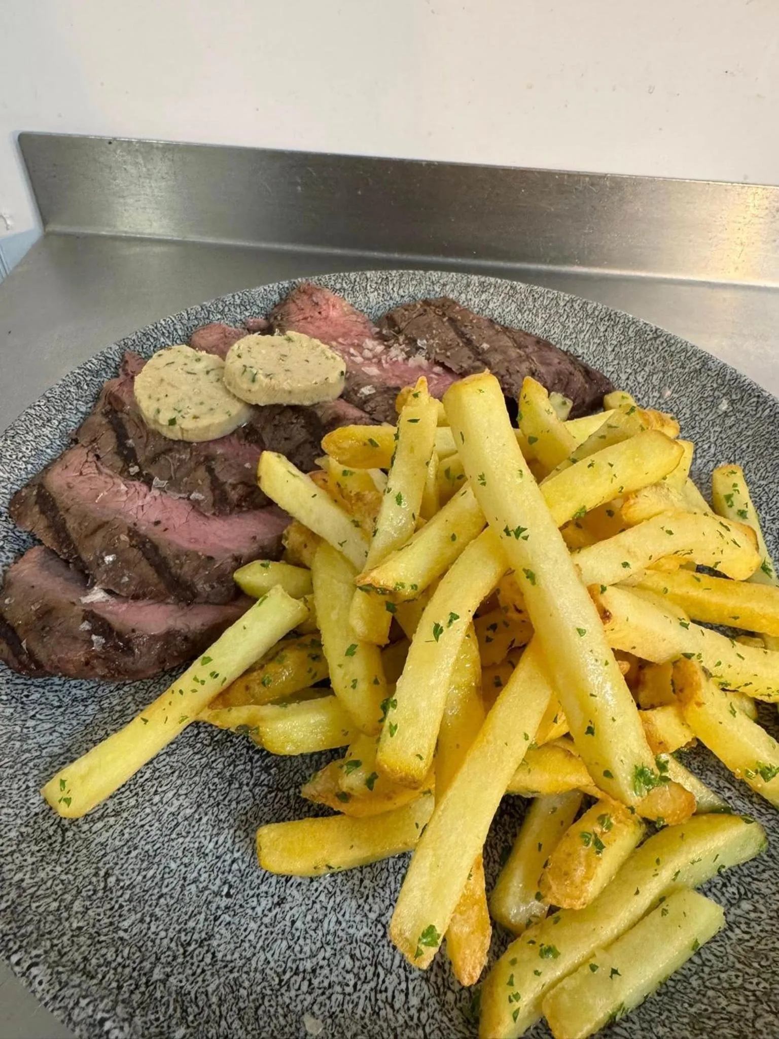 Restaurant/places to eat in Thomas Arms Hotel