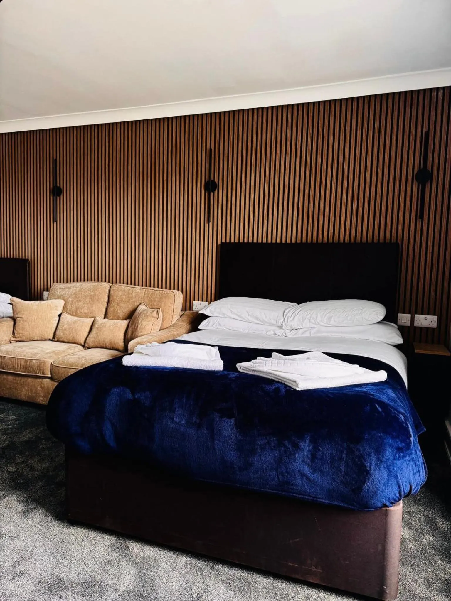 Bedroom, Bed in Thomas Arms Hotel