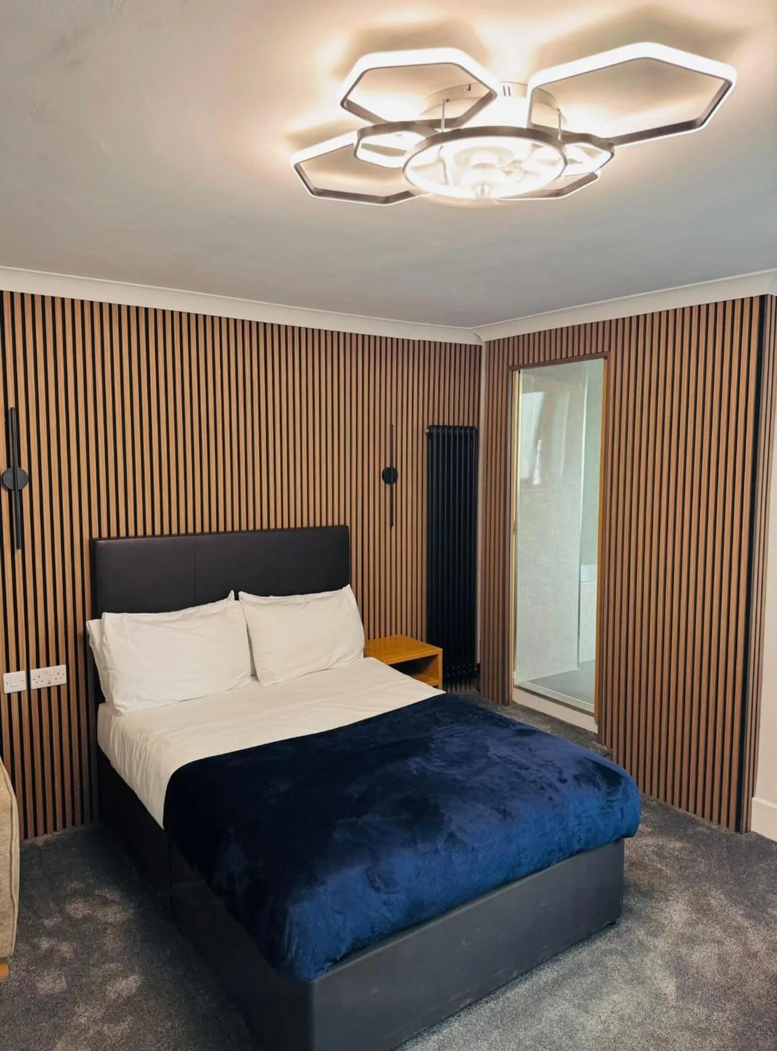 Bedroom, Bed in Thomas Arms Hotel