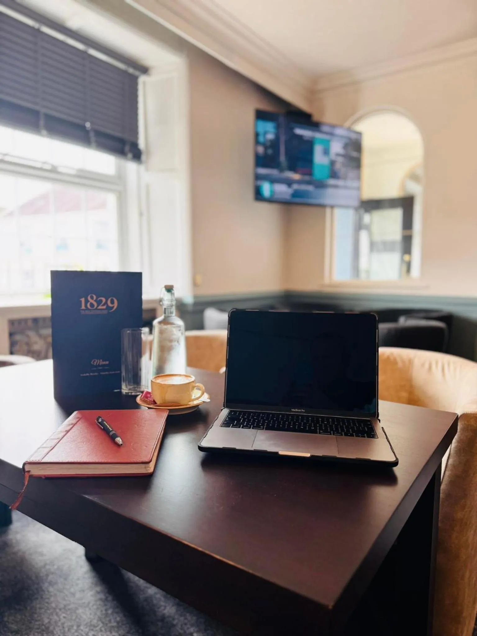 Communal lounge/ TV room in Thomas Arms Hotel