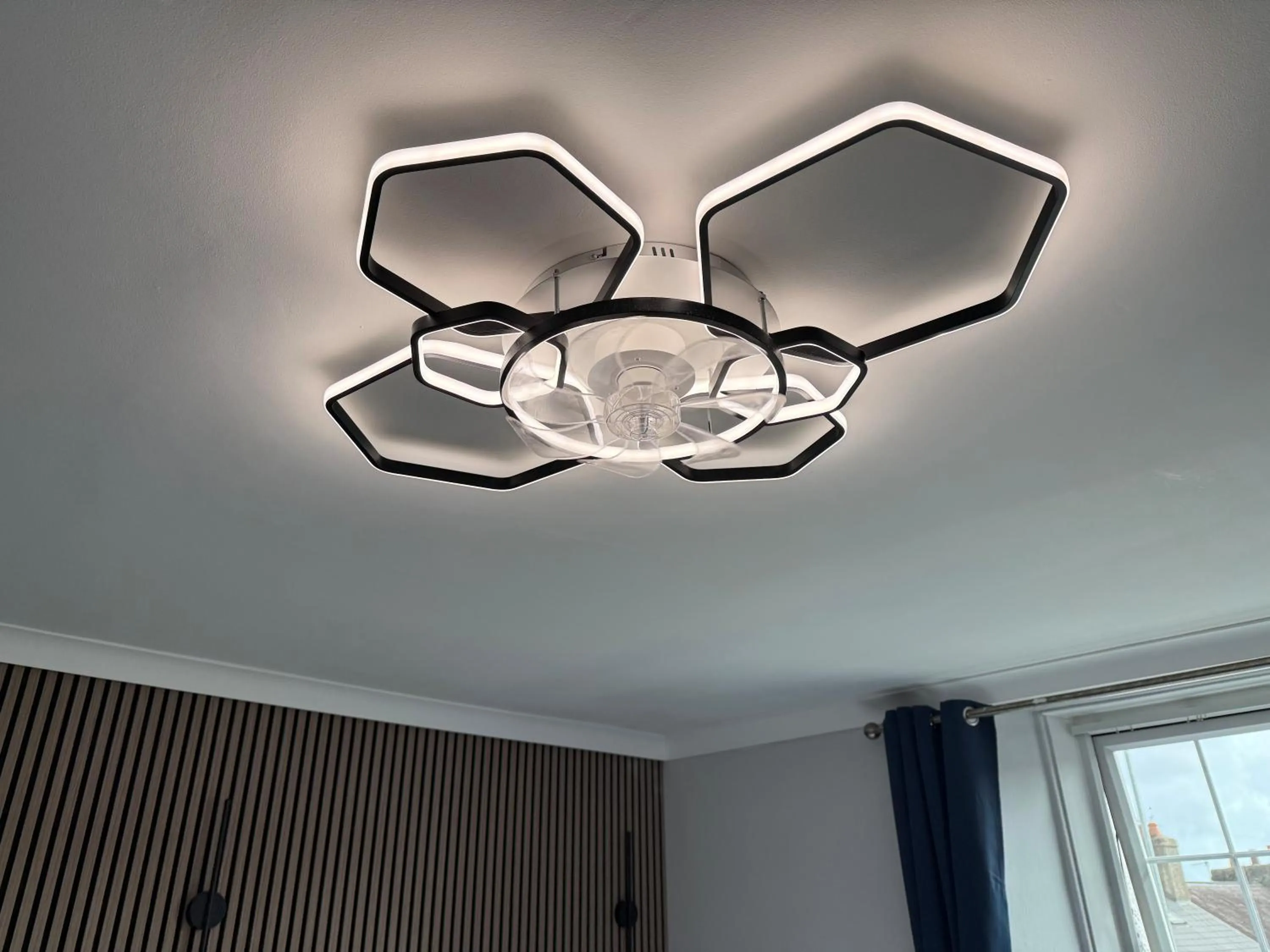 Bedroom in Thomas Arms Hotel