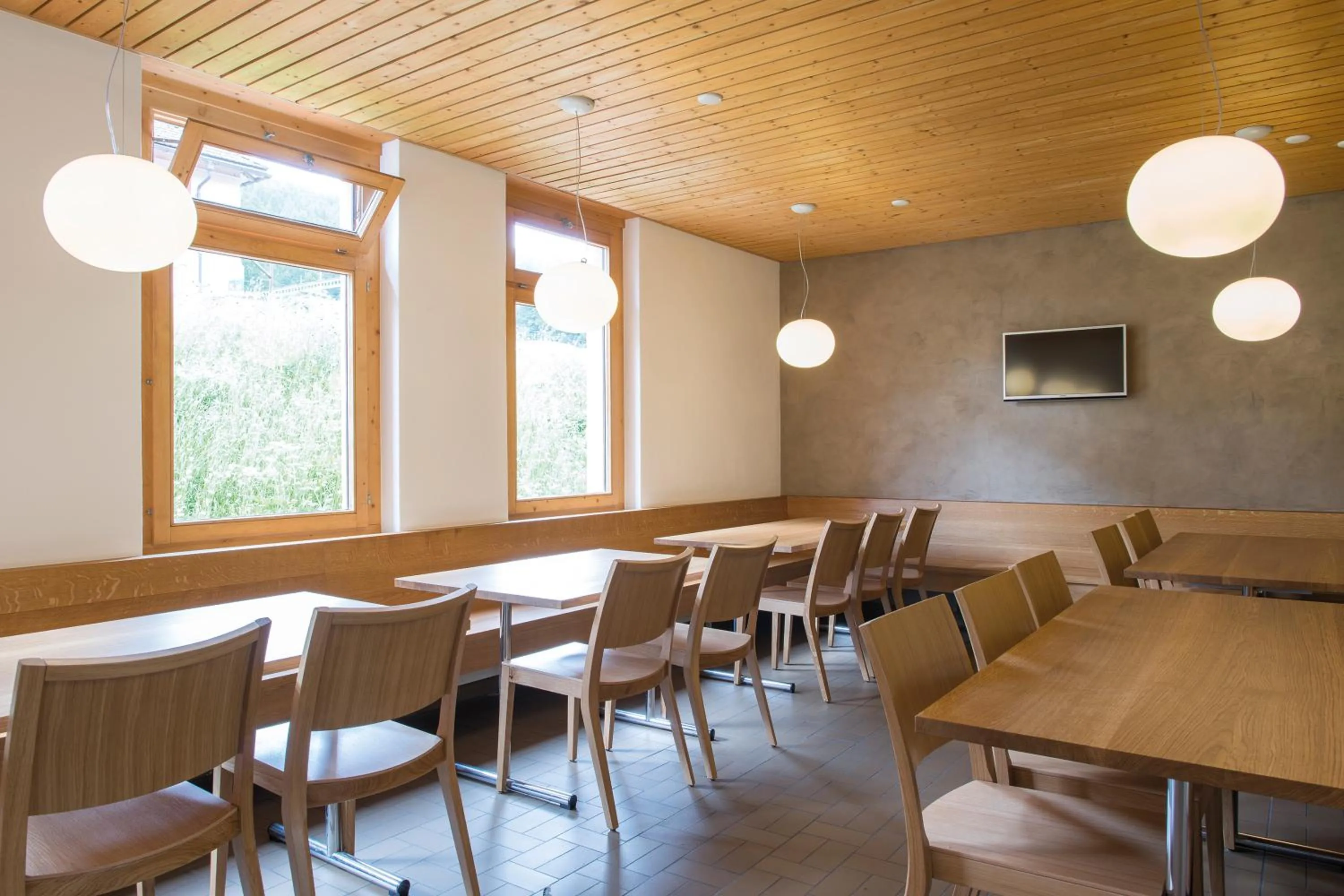 Restaurant/places to eat in Pontresina Youth Hostel