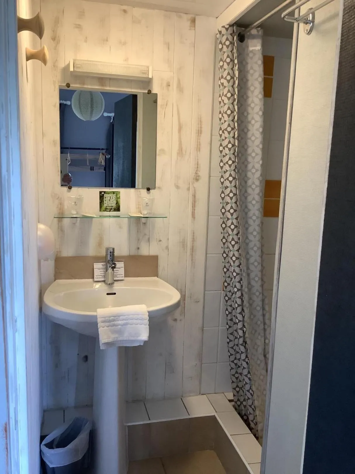 Bathroom in Logis Hôtel Restaurant La Borie