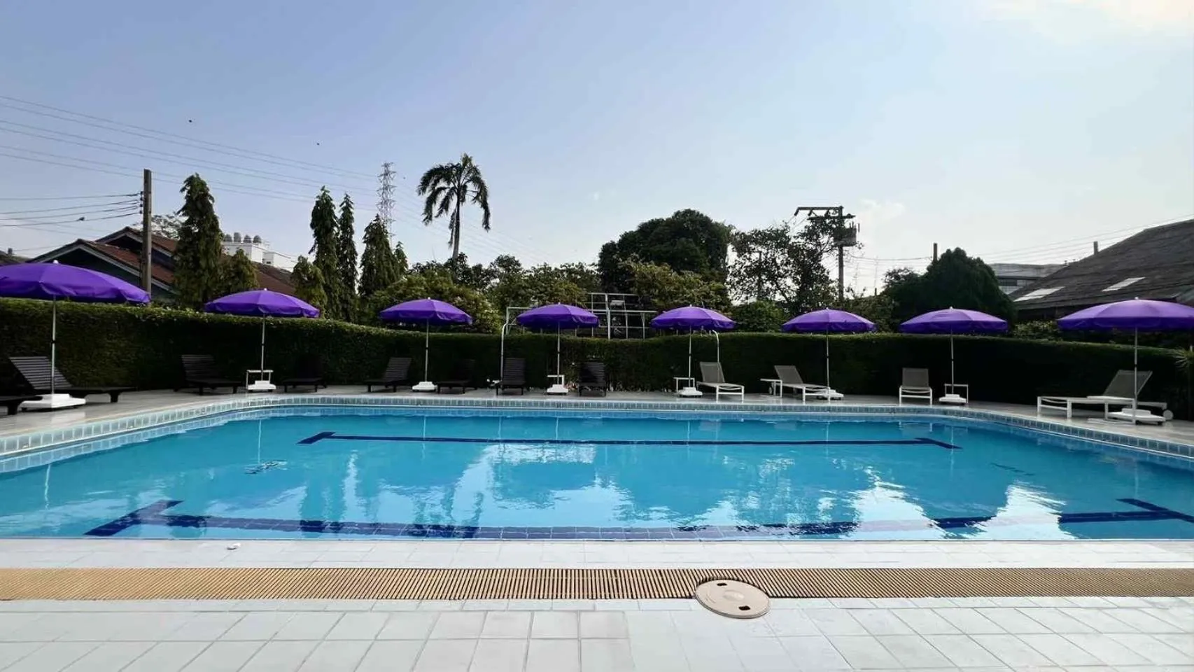 Swimming pool in Bangkok Rama Hotel
