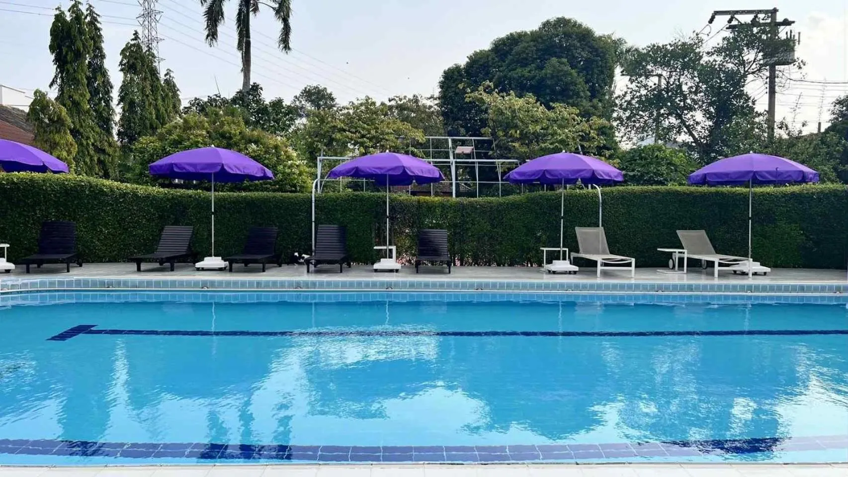 Swimming pool in Bangkok Rama Hotel