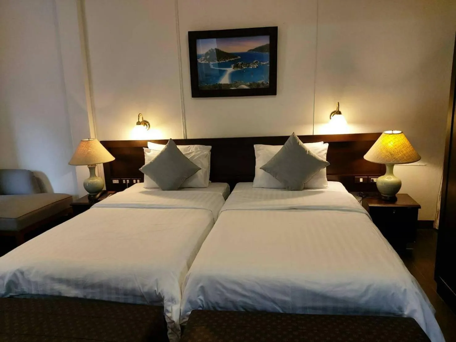 Bed in Bangkok Rama Hotel