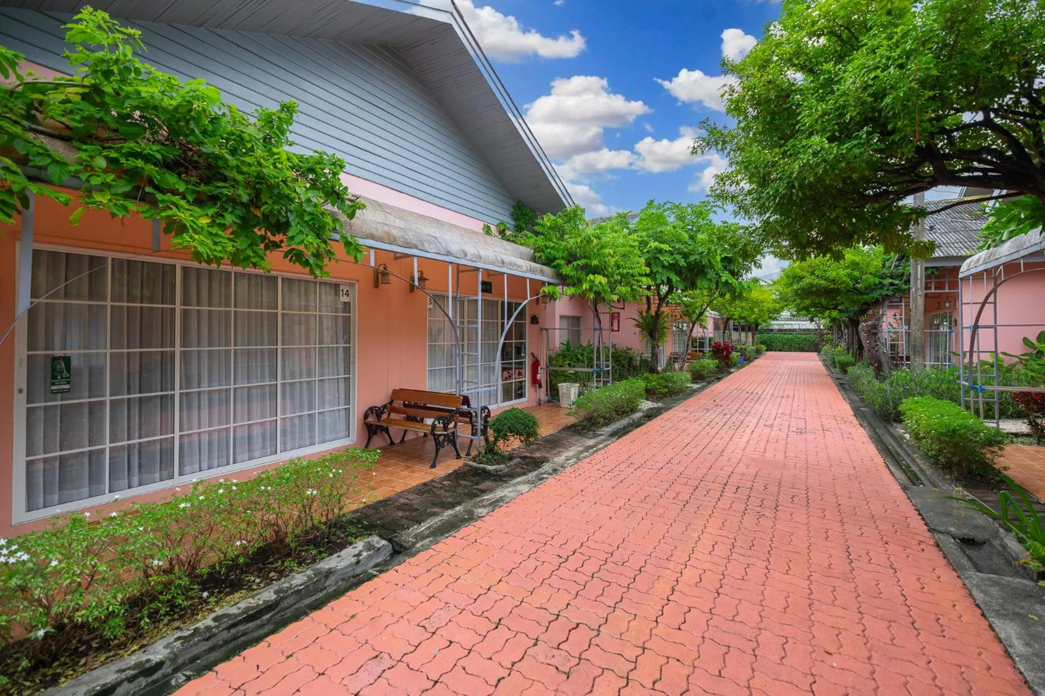 Property building in Bangkok Rama Hotel