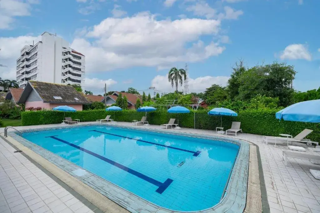 Swimming pool in Bangkok Rama Hotel Swimming pool in Bangkok Rama Hotel