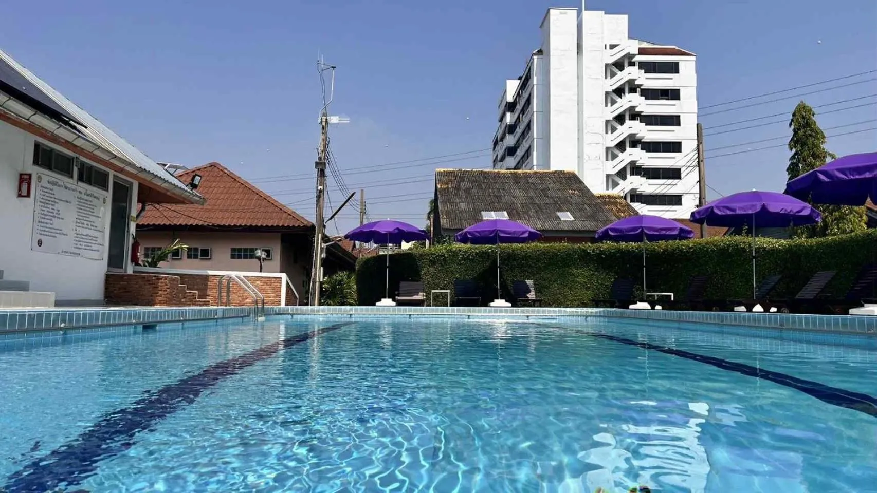 Swimming pool in Bangkok Rama Hotel