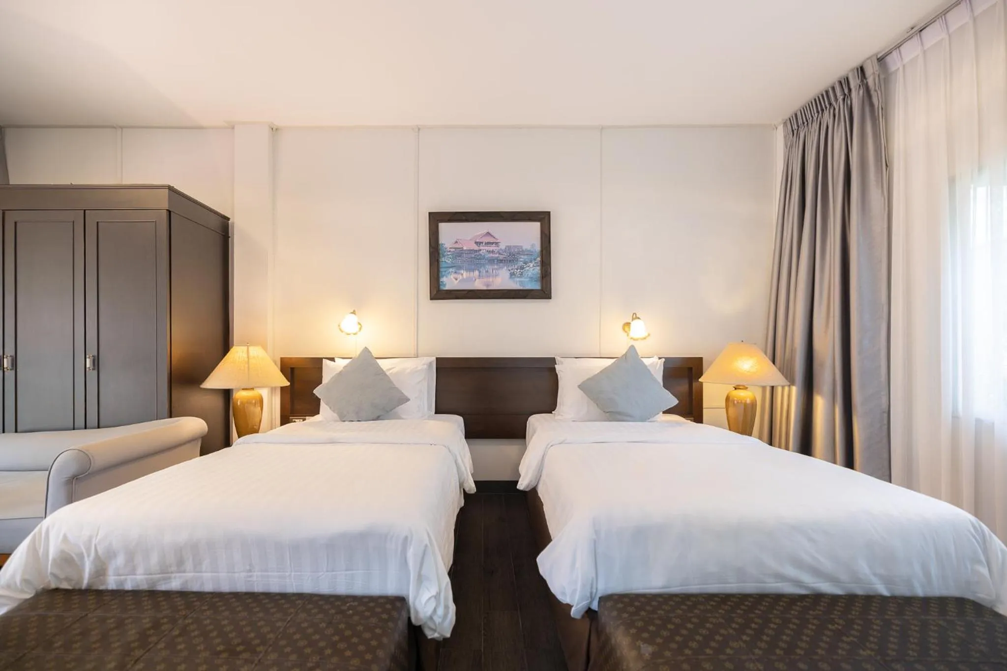 Photo of the whole room, Bed in Bangkok Rama Hotel