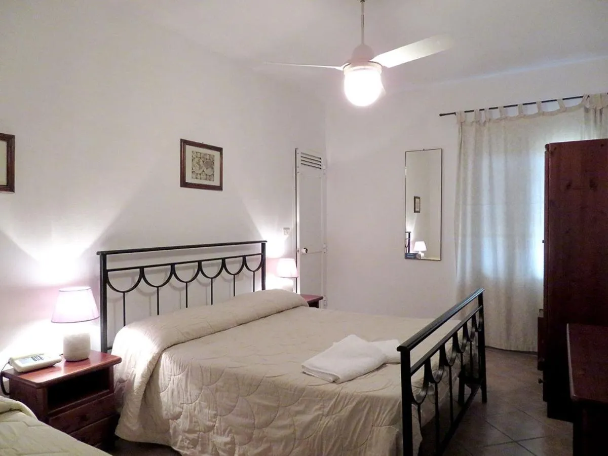 Photo of the whole room, Bed in Albergo La Perla