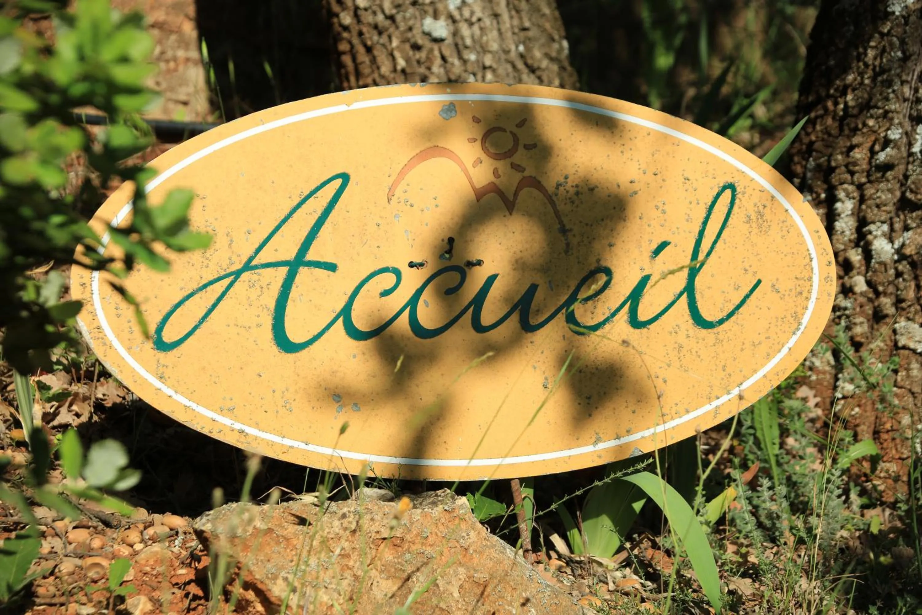 Property logo or sign in La Colline des Ocres Village de vacances 3 étoiles