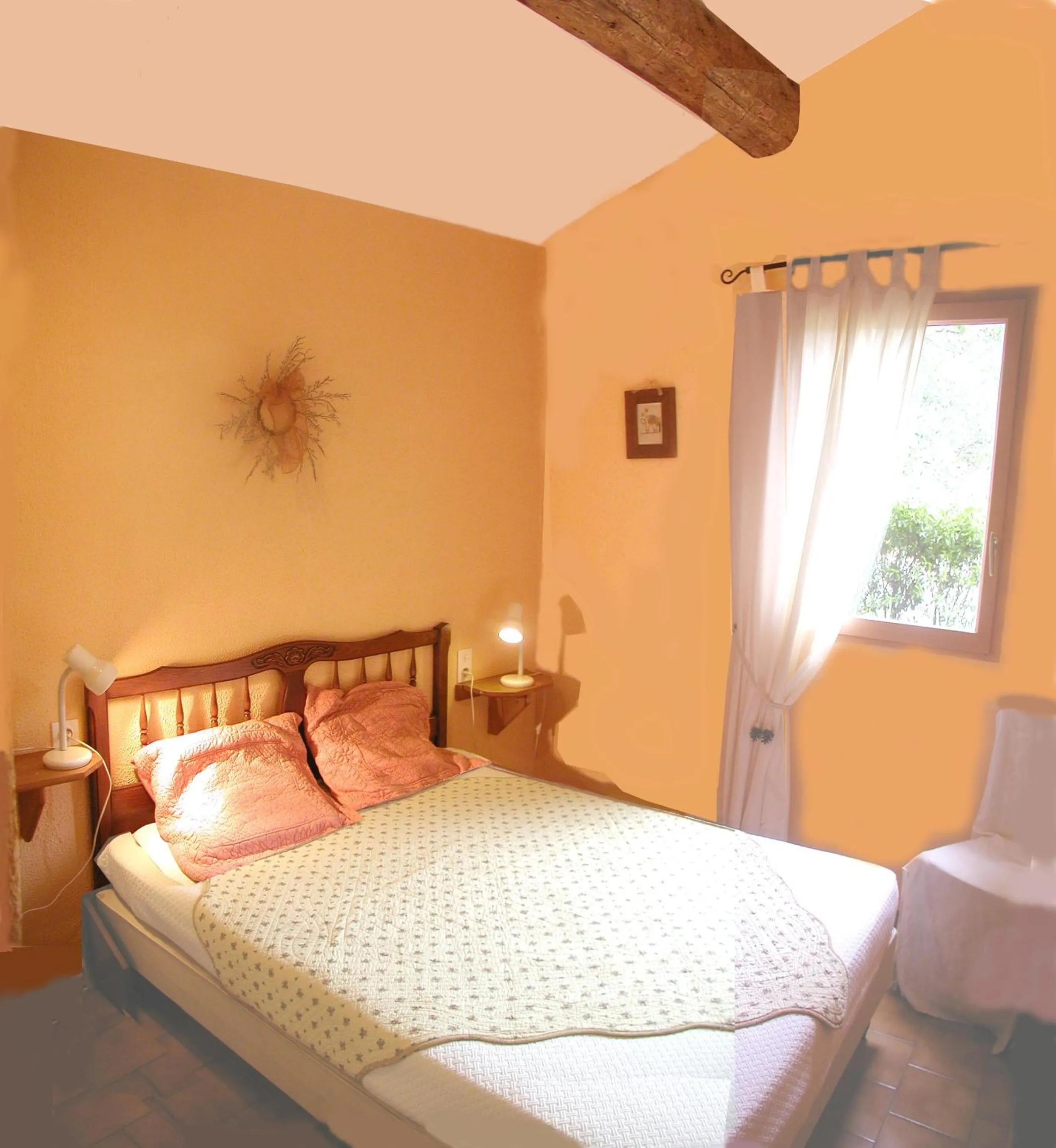 Photo of the whole room, Bed in La Colline des Ocres Village de vacances 3 étoiles