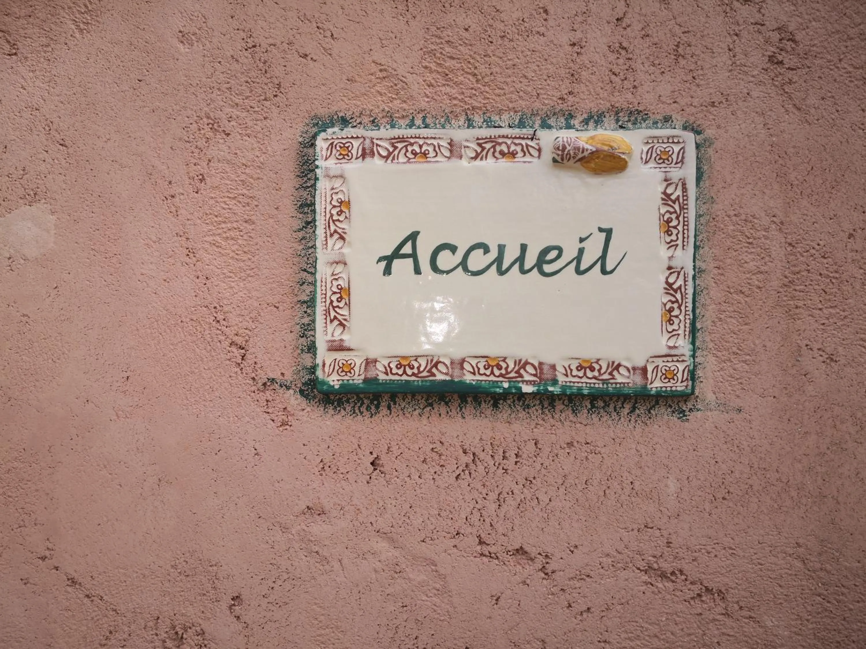 Property logo or sign in La Colline des Ocres Village de vacances 3 étoiles