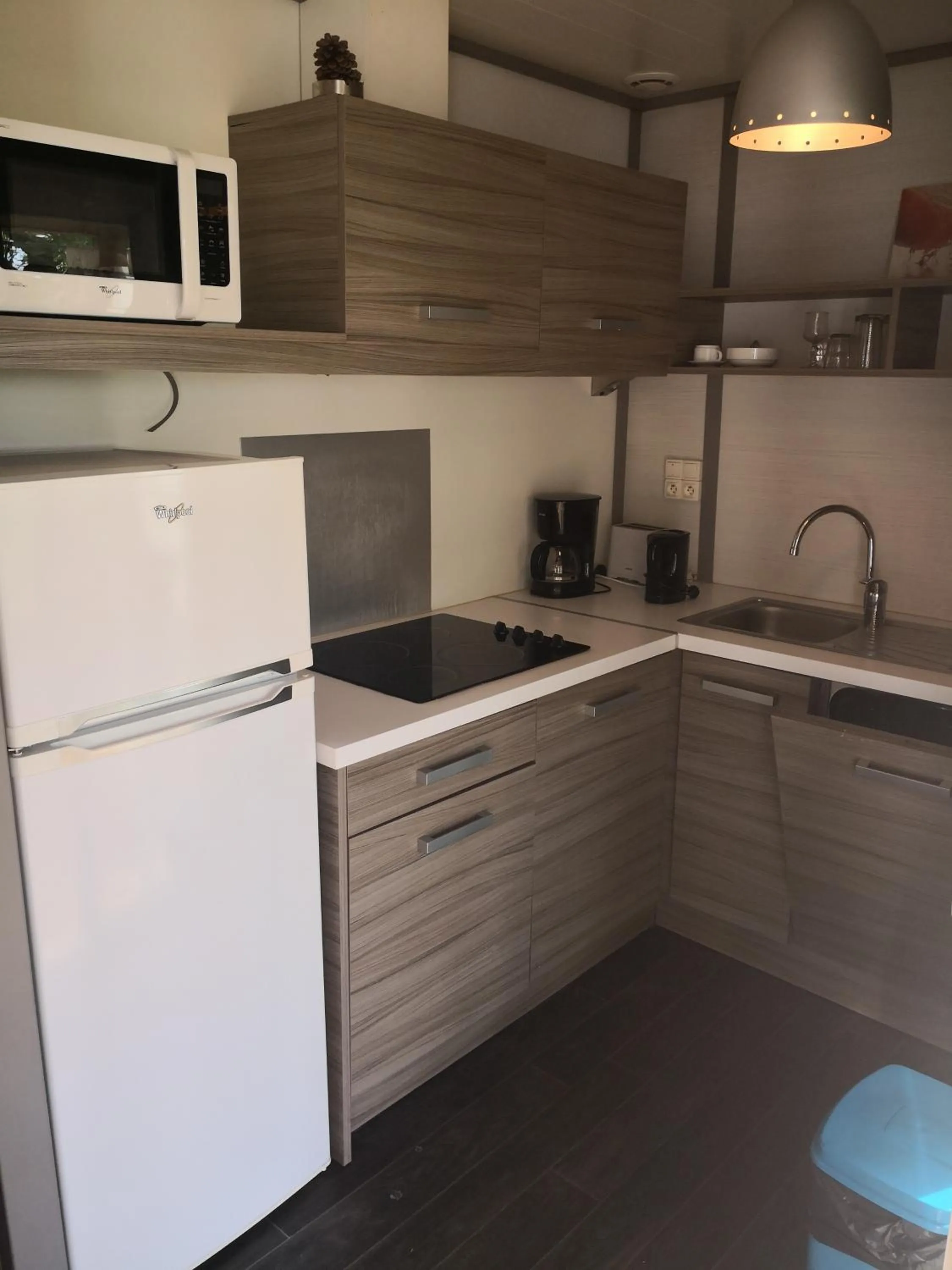 Kitchen or kitchenette in La Colline des Ocres Village de vacances 3 étoiles