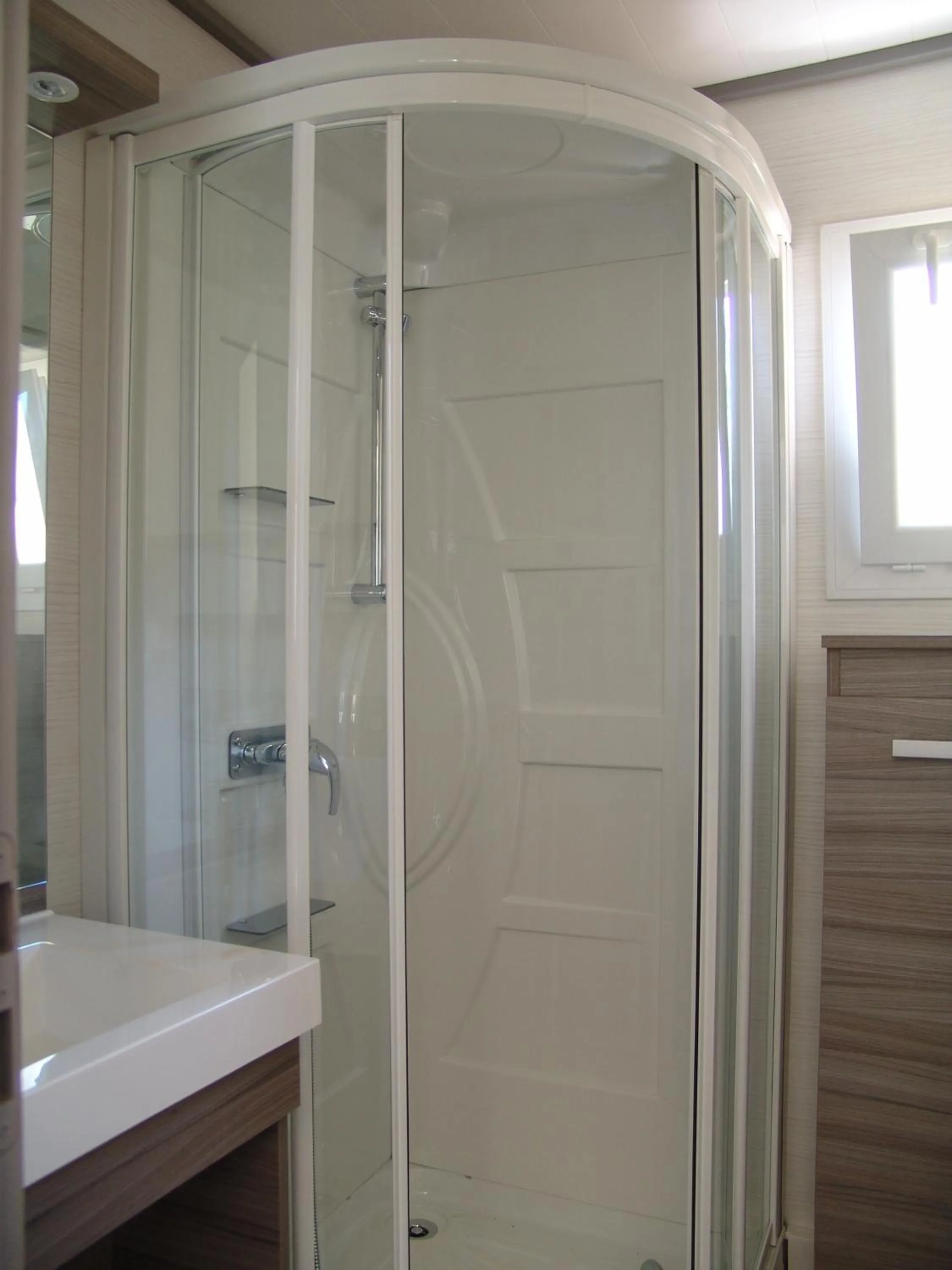 Shower in La Colline des Ocres Village de vacances 3 étoiles