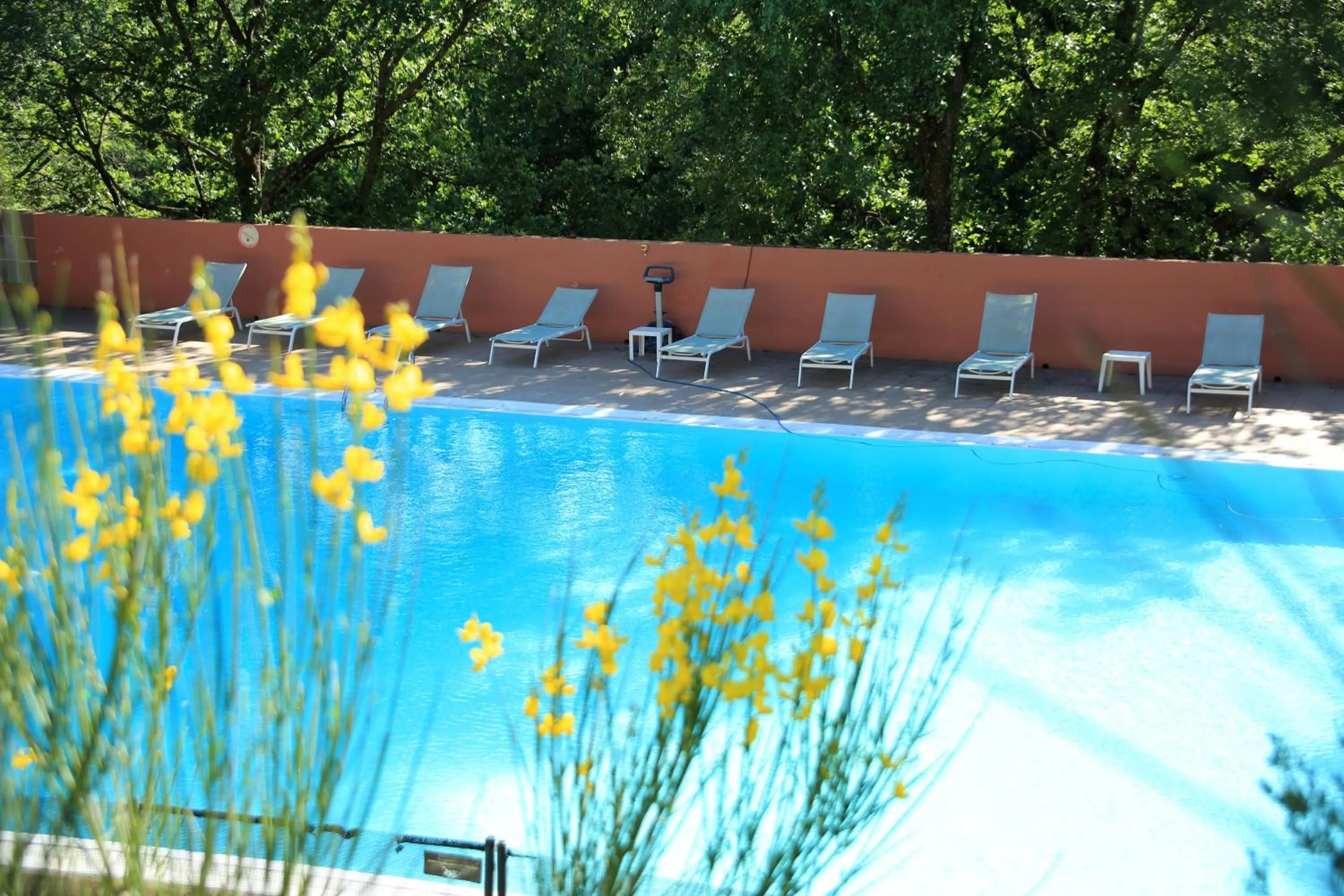 Pool view in La Colline des Ocres Village de vacances 3 étoiles