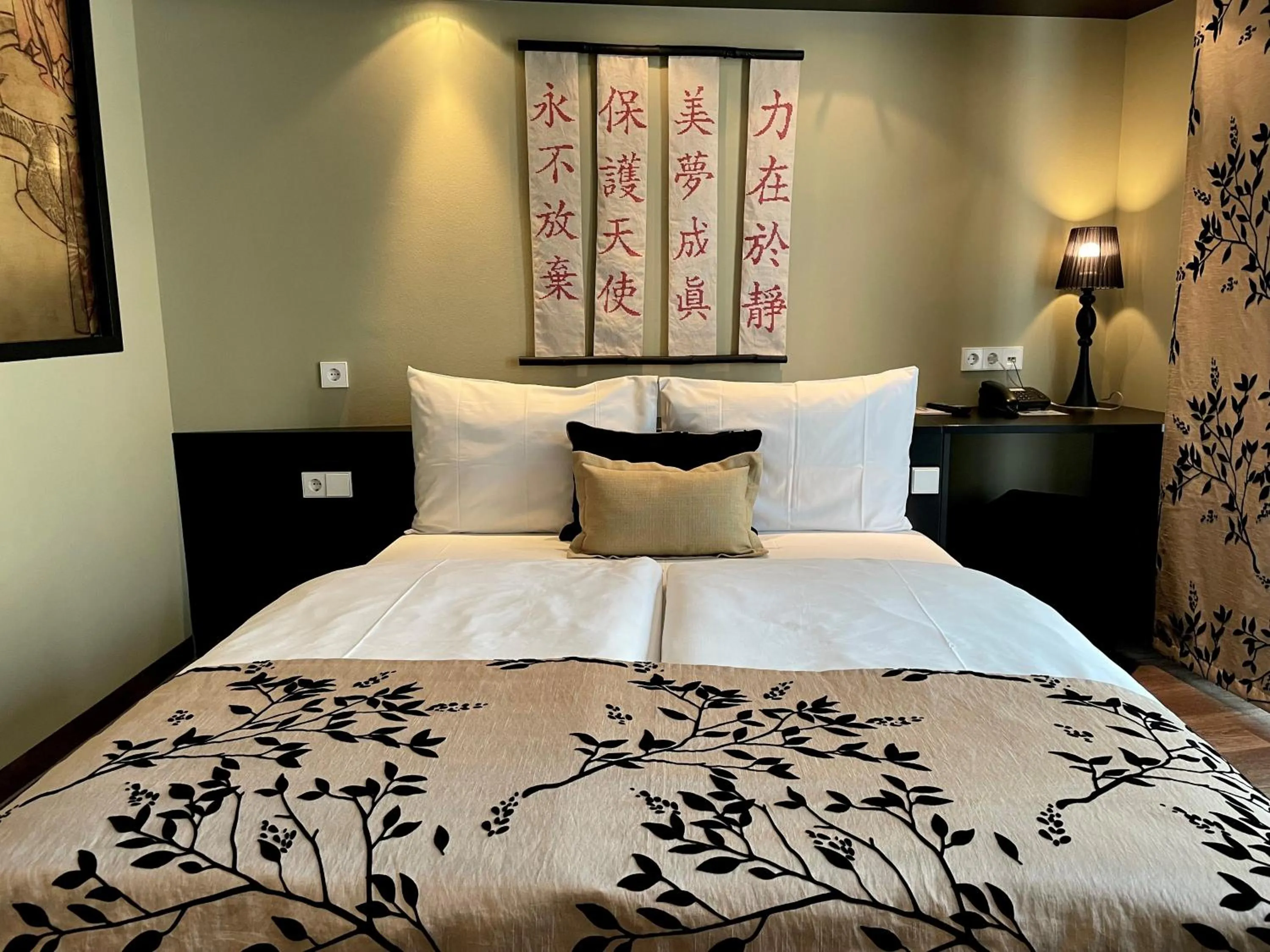 Bed in Hotel TraumRaum - "SELF CHECK IN"