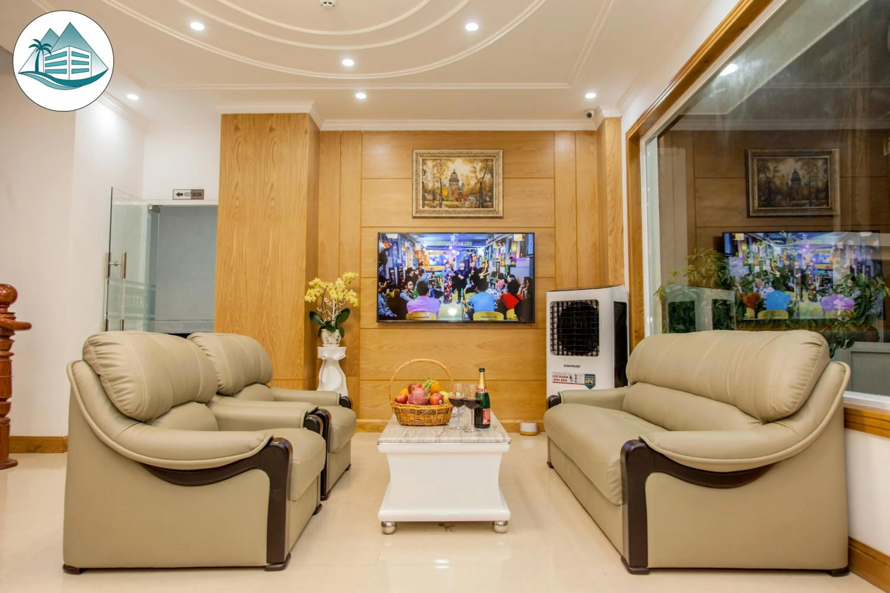 Communal lounge/ TV room in Novena Hotel