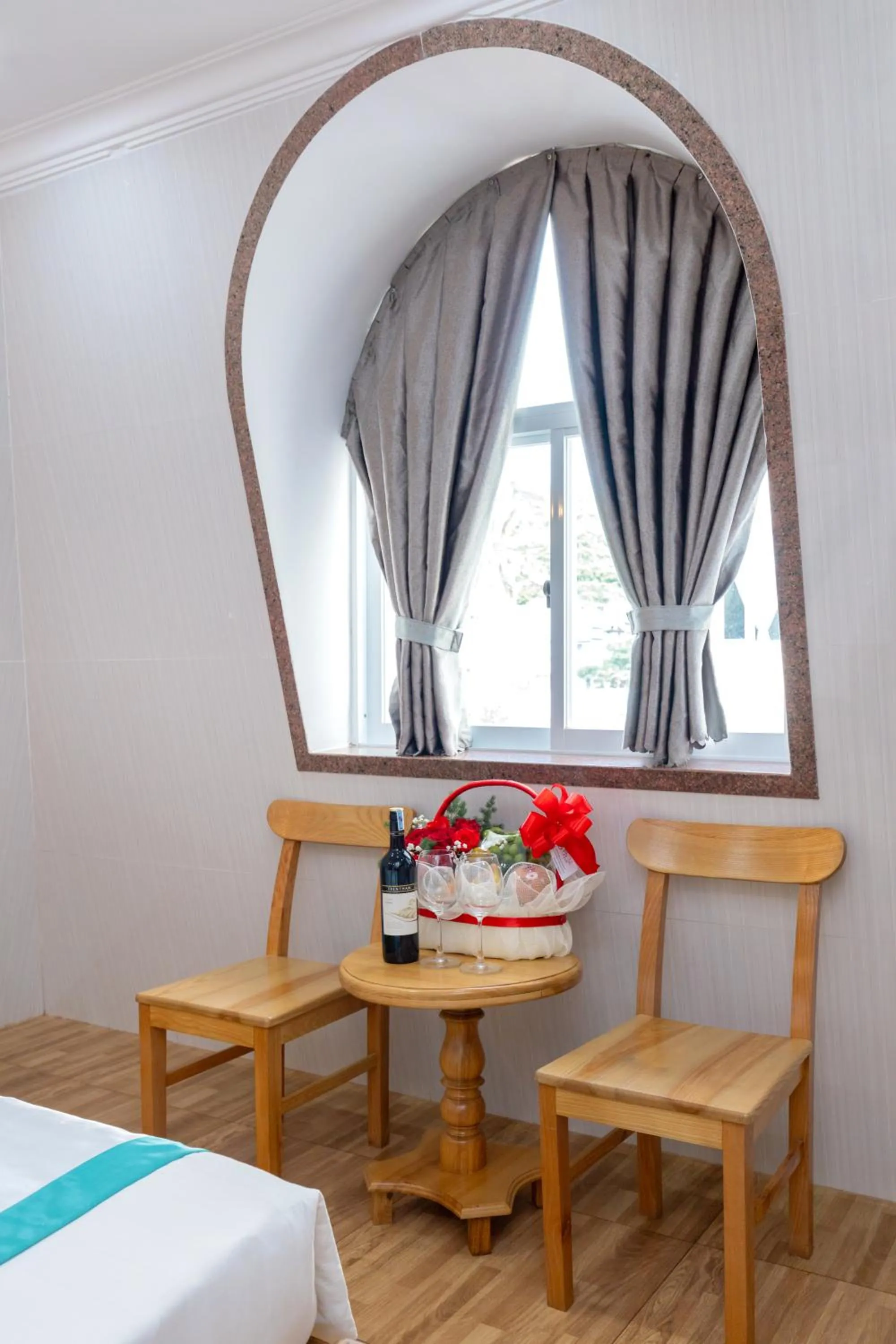 Photo of the whole room, Bed in Novena Hotel