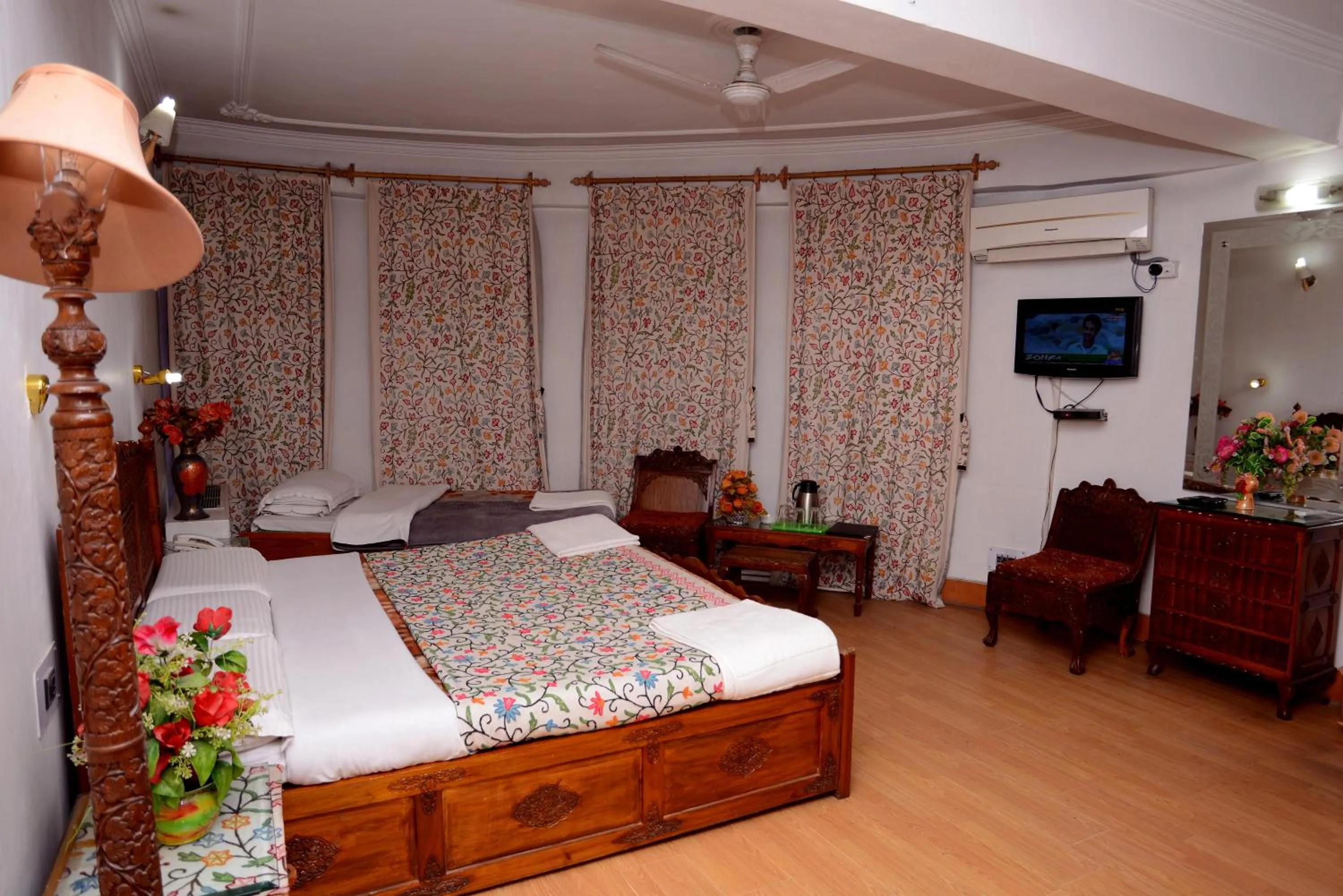 Photo of the whole room, Bed in Hotel Centre Point