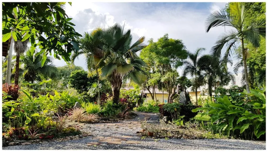 Garden in Baan Sakuna Hotel