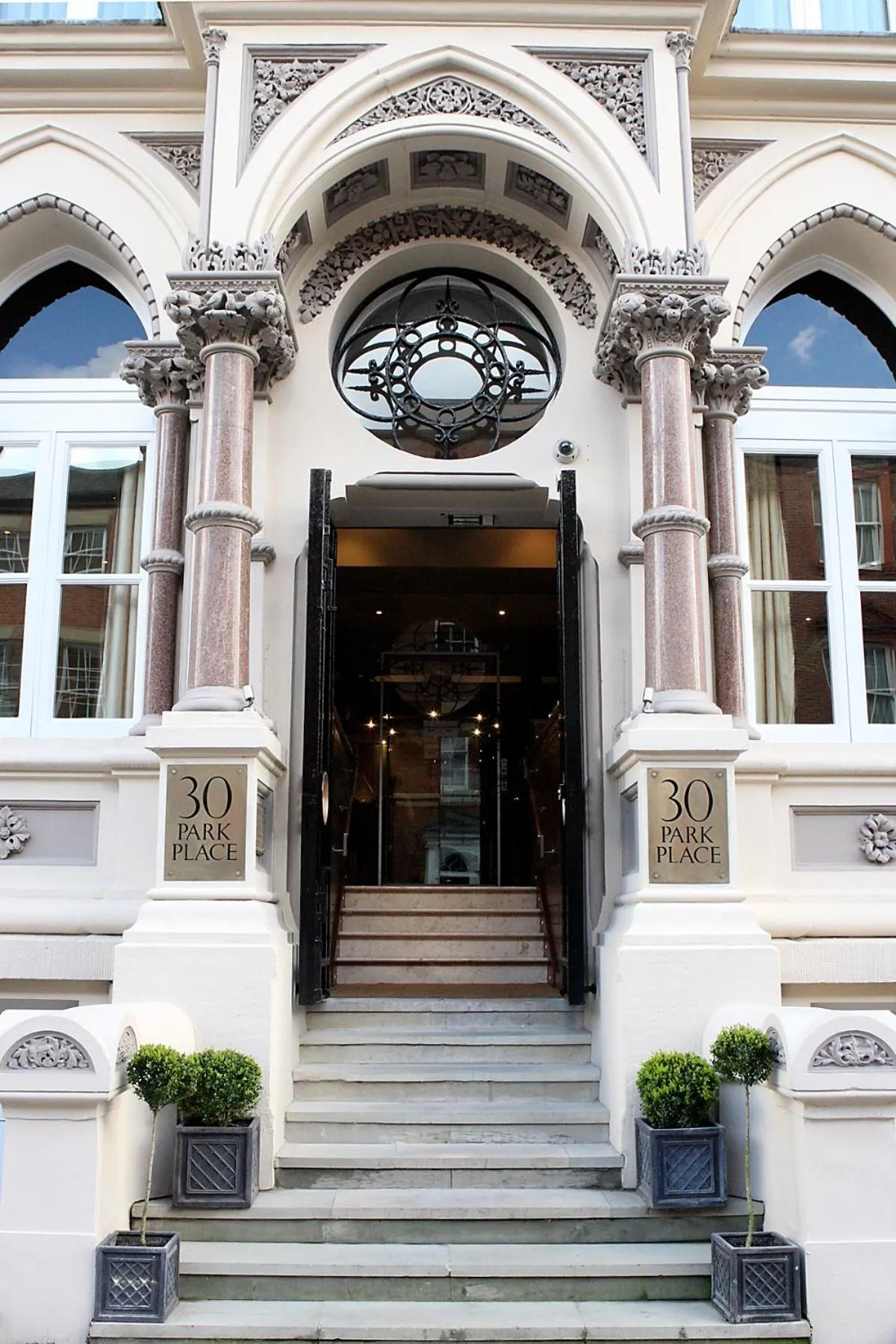 Facade/entrance in The Chambers