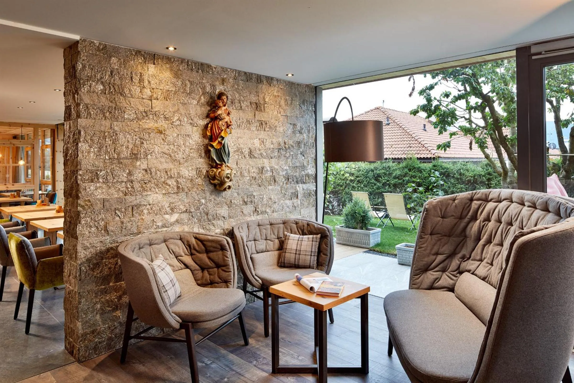 Lobby or reception in Naturhotel Die Waldruhe GmbH