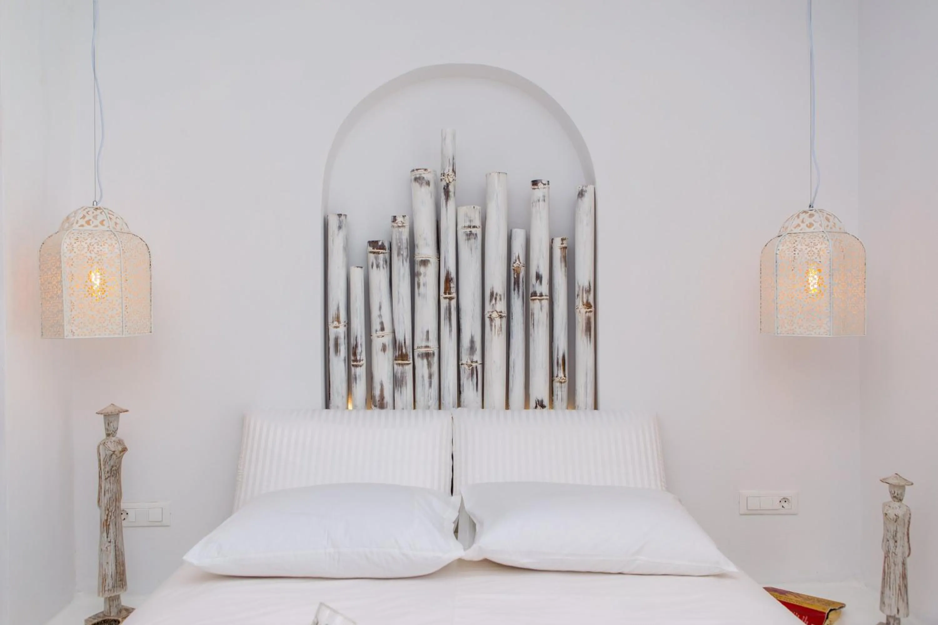 Bed in Naxian Lounge Villas
