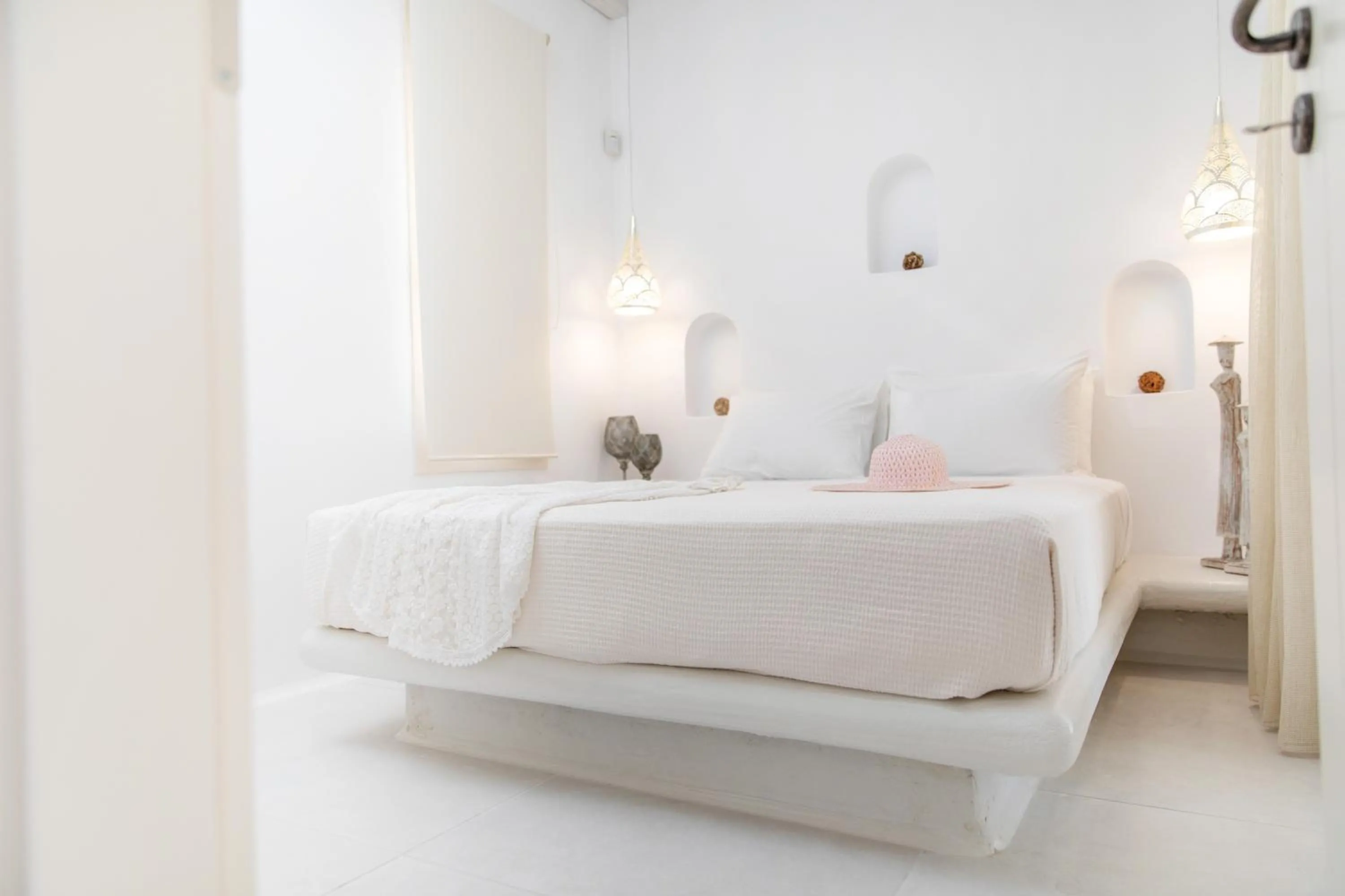 Bed in Naxian Lounge Villas