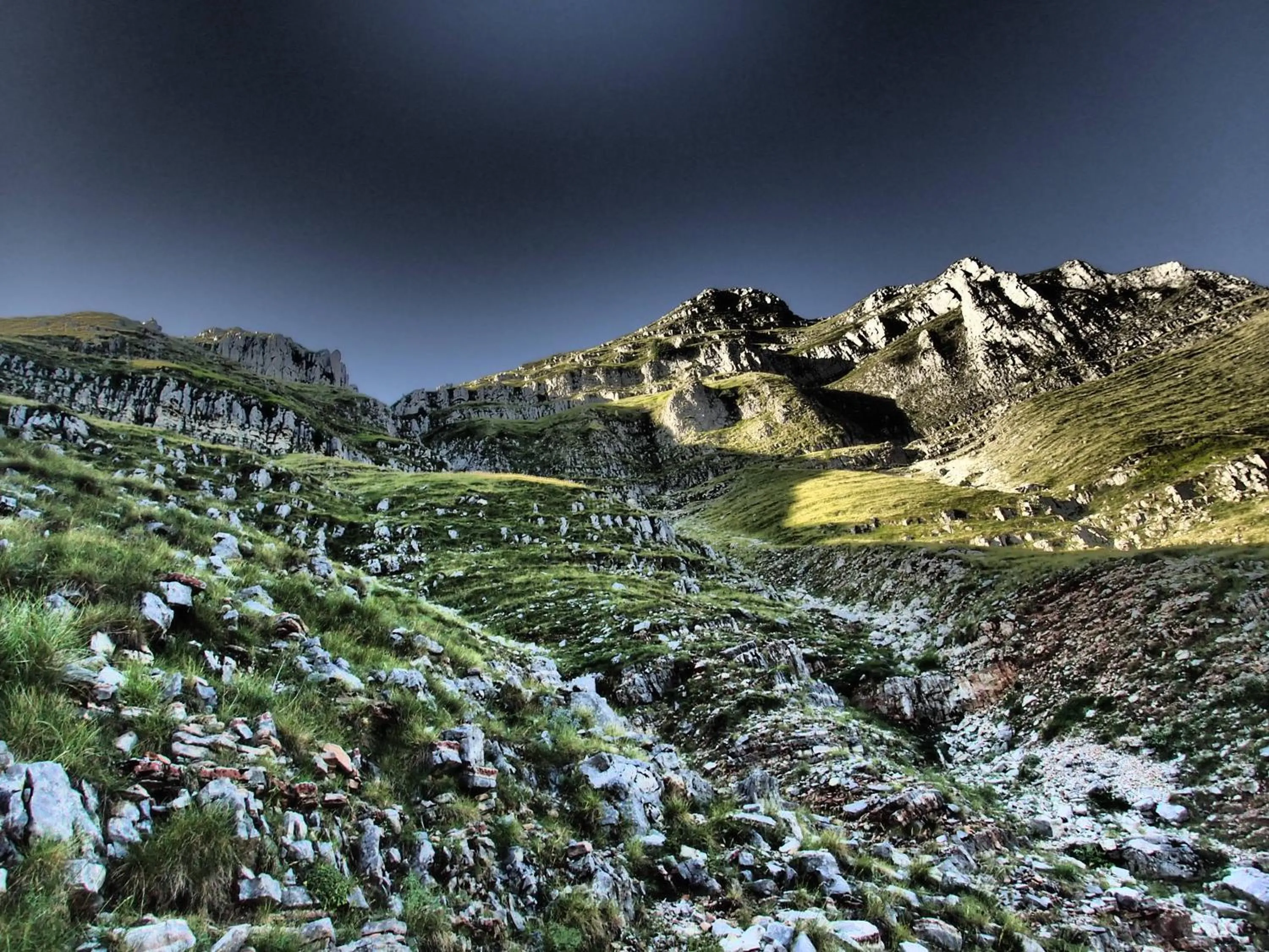 Hiking in Anavasi Mountain Resort