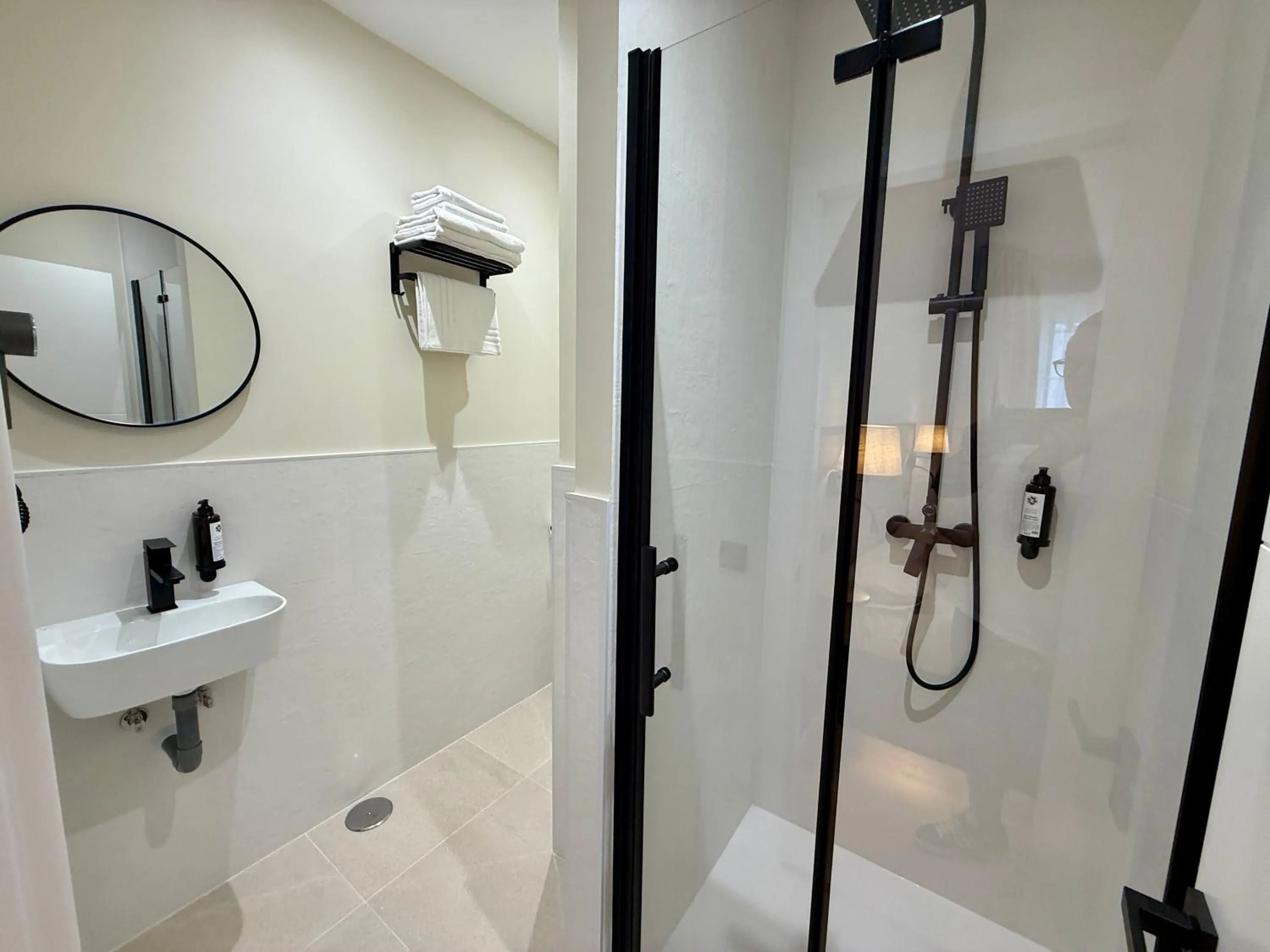 Bathroom in Mucho Madrid