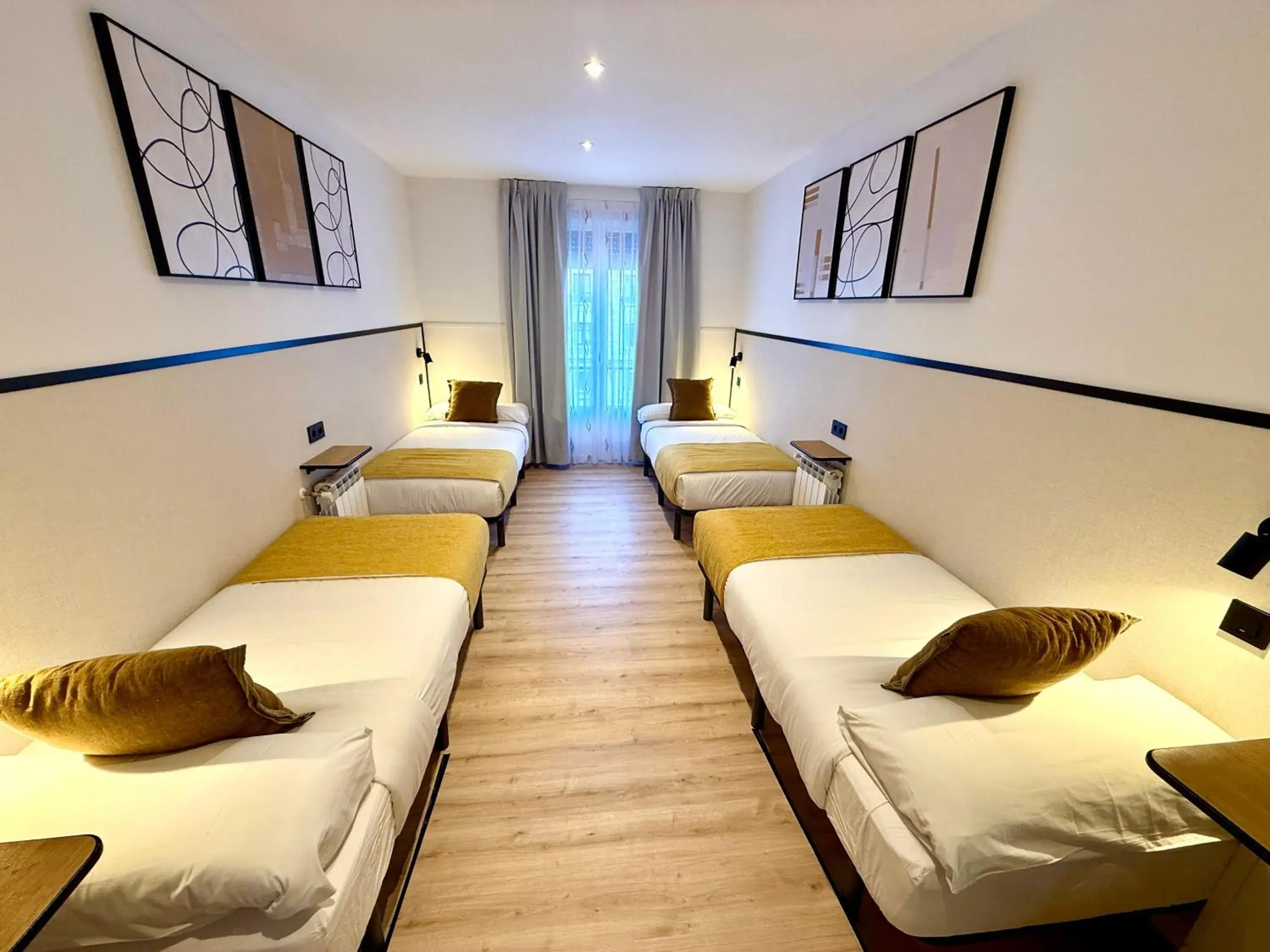 Photo of the whole room, Bed in Mucho Madrid Photo of the whole room, Bed in Mucho Madrid