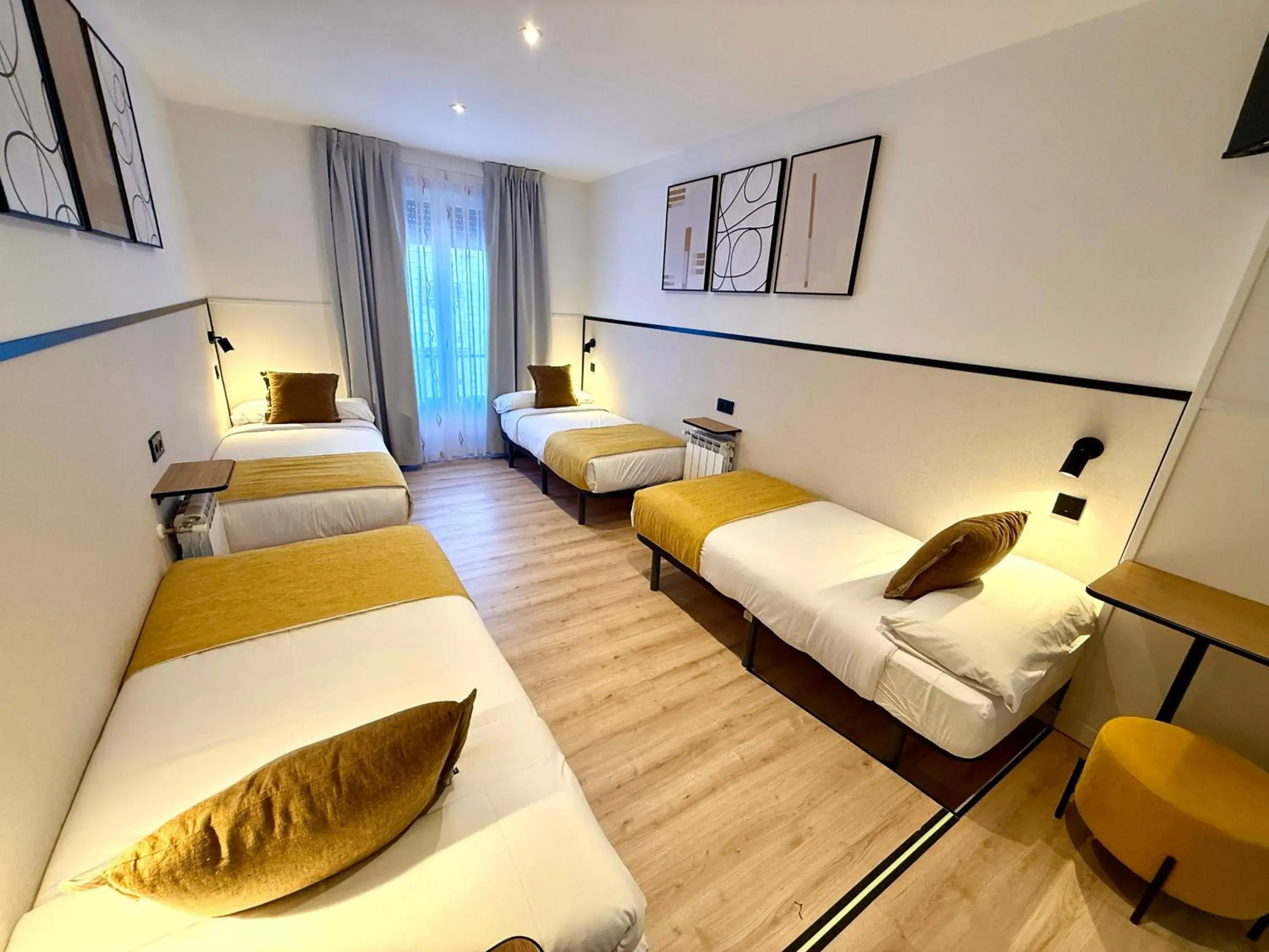 Photo of the whole room, Bed in Mucho Madrid Photo of the whole room, Bed in Mucho Madrid