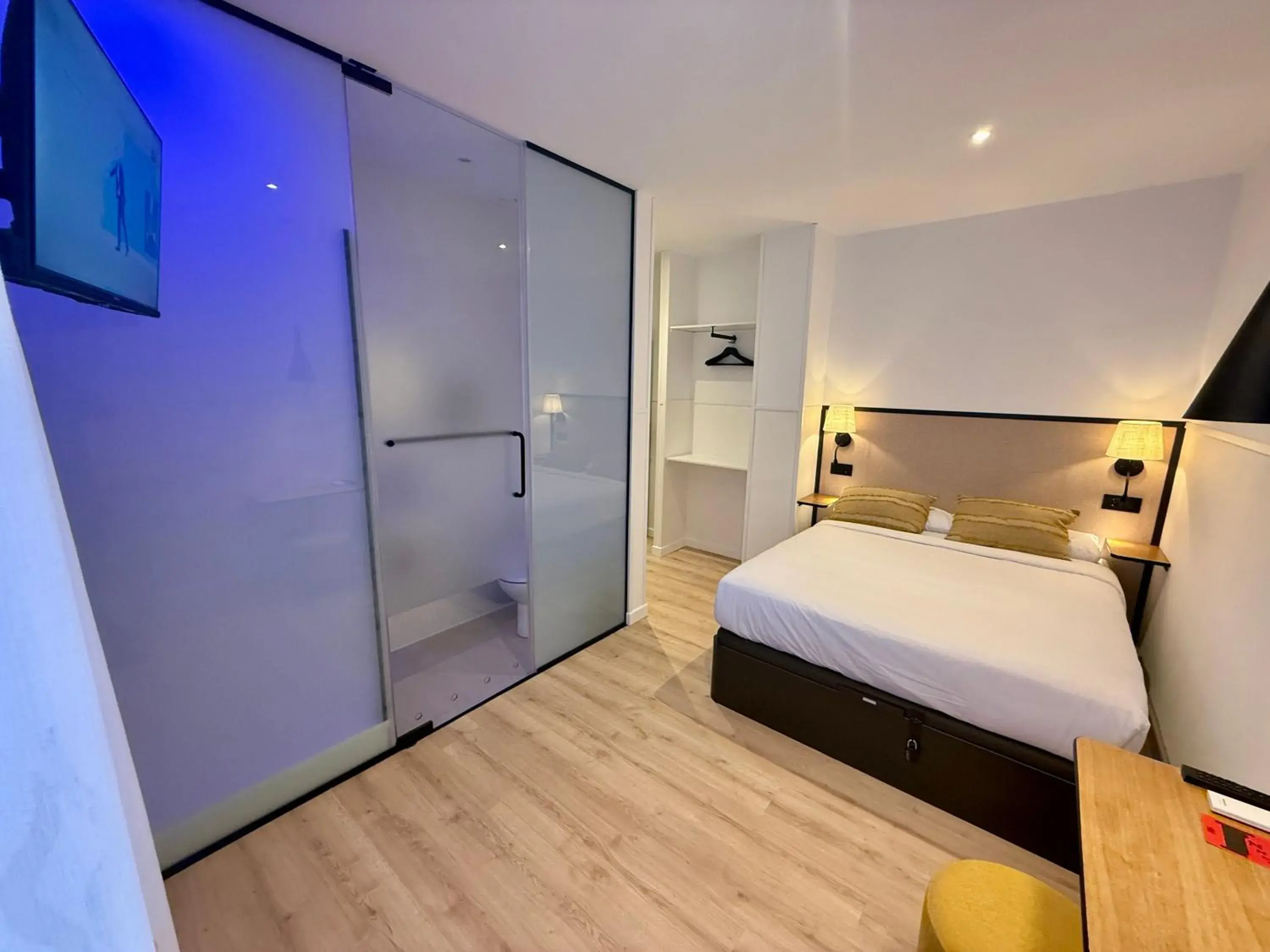 Photo of the whole room, Bed in Mucho Madrid Photo of the whole room, Bed in Mucho Madrid