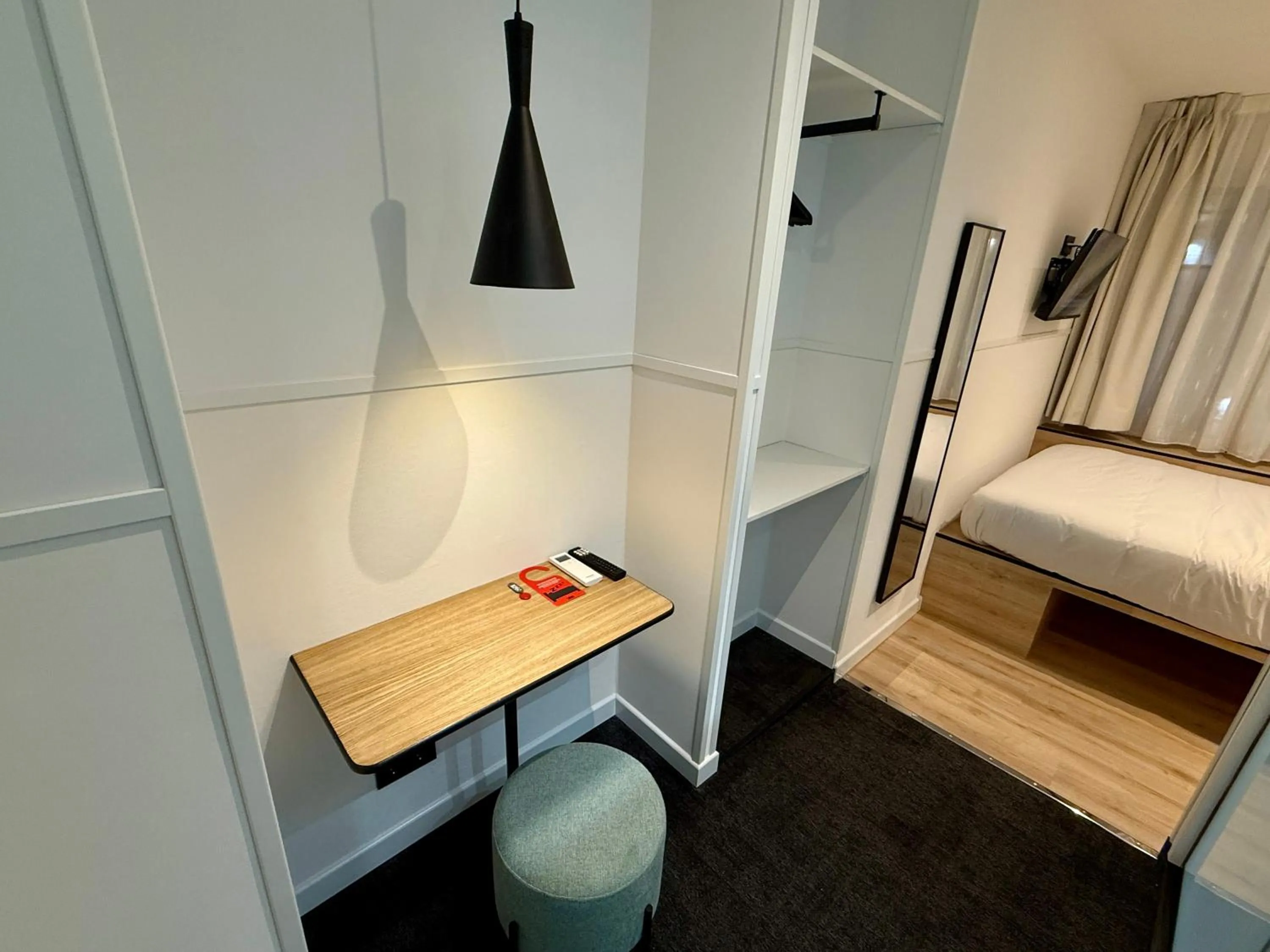 Photo of the whole room, Bed in Mucho Madrid