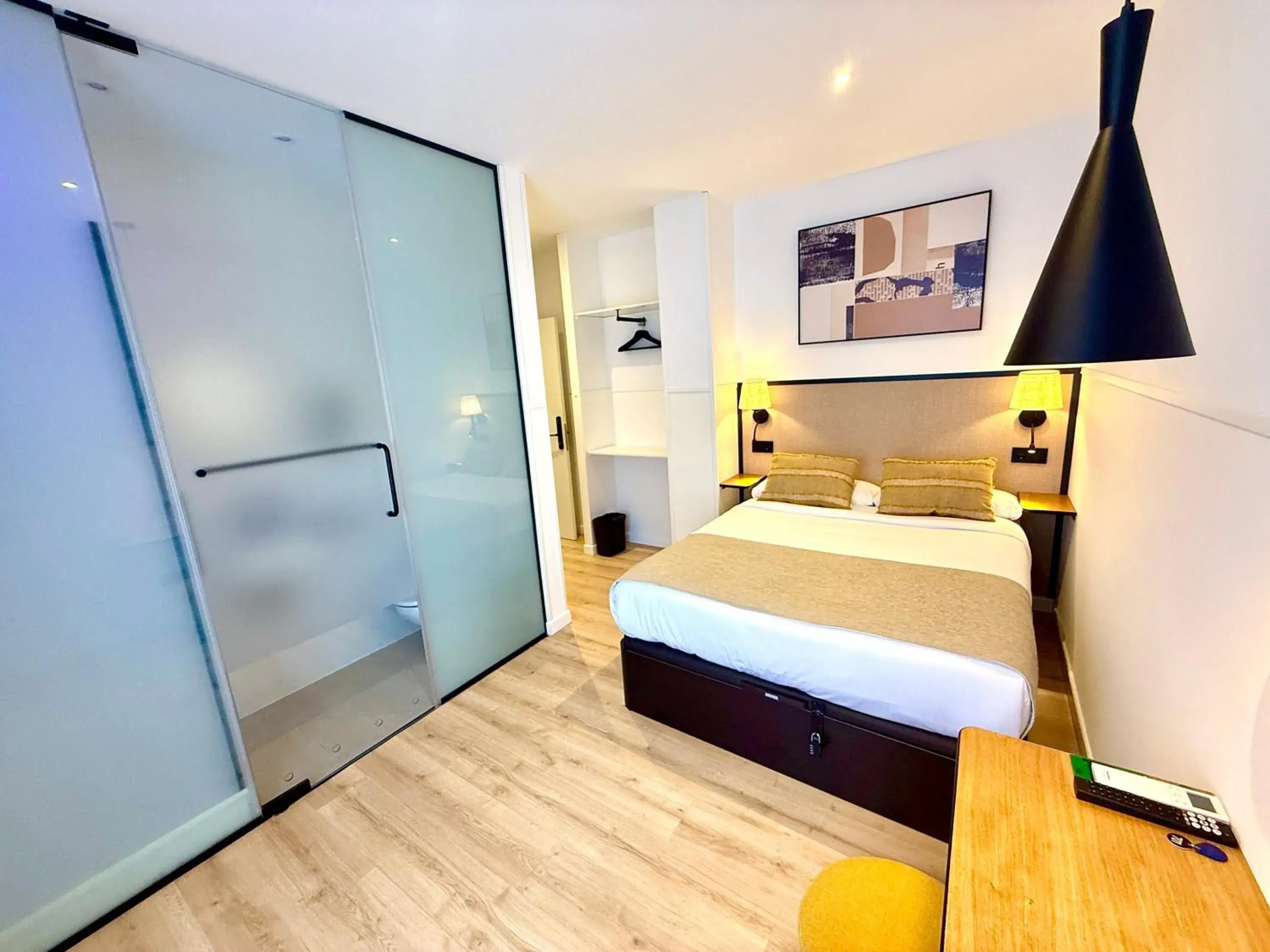 Photo of the whole room, Bed in Mucho Madrid Photo of the whole room, Bed in Mucho Madrid